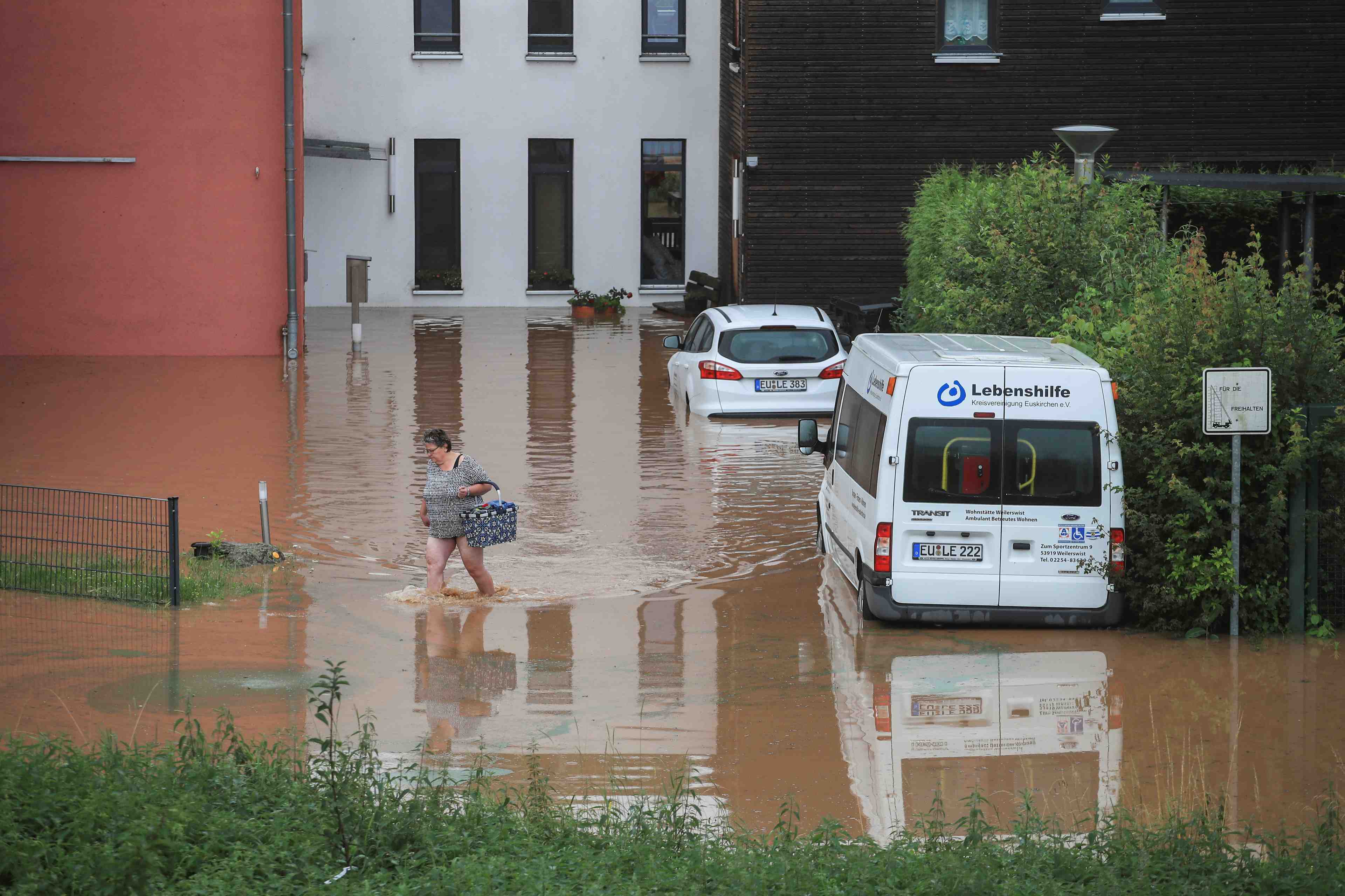 Le bilan des inondations en allemagne s'alourdit a neuf morts, rapporte le bild
