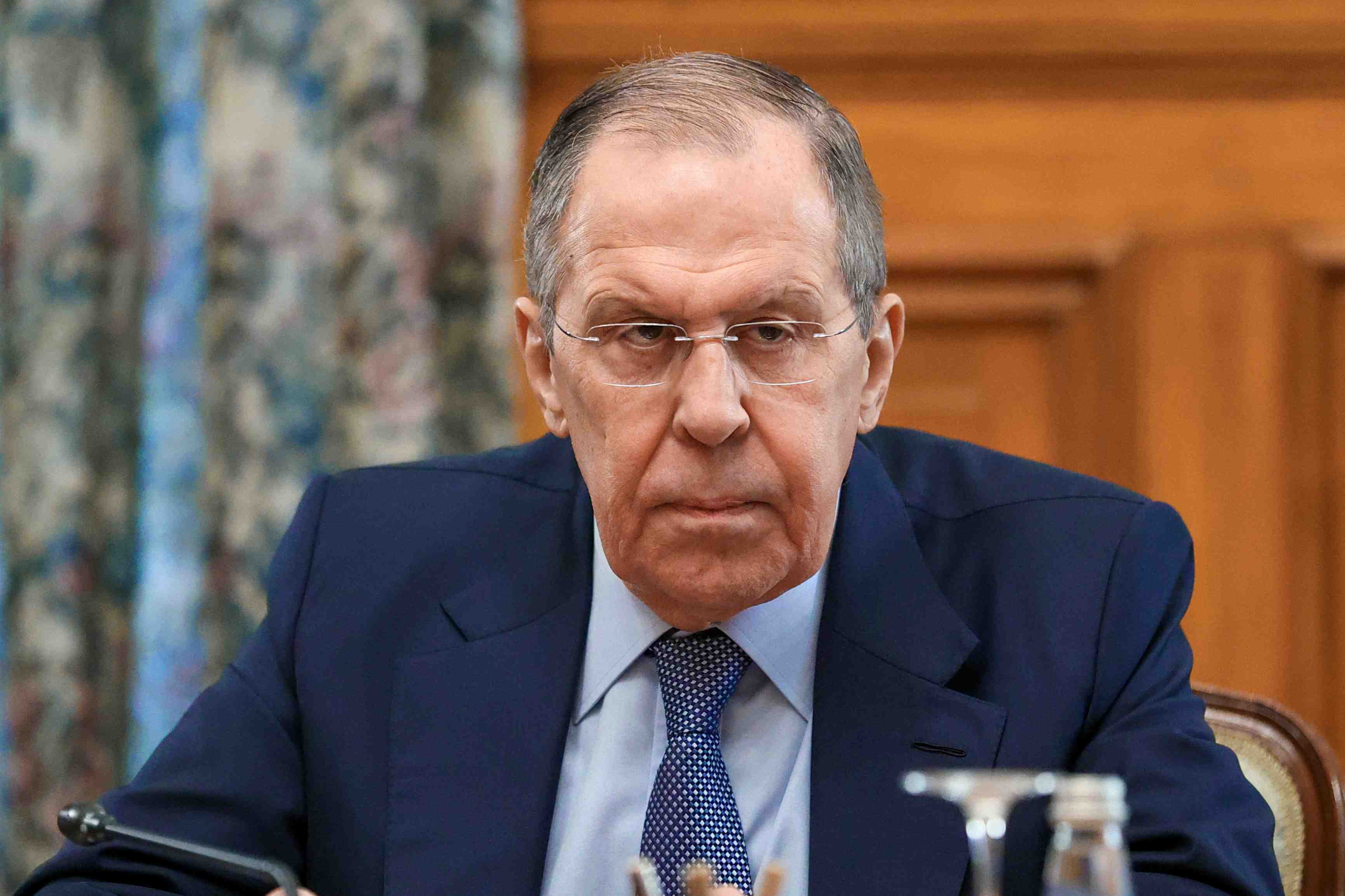 La russie souhaite une liste d'armements interdits en ukraine, dit lavrov