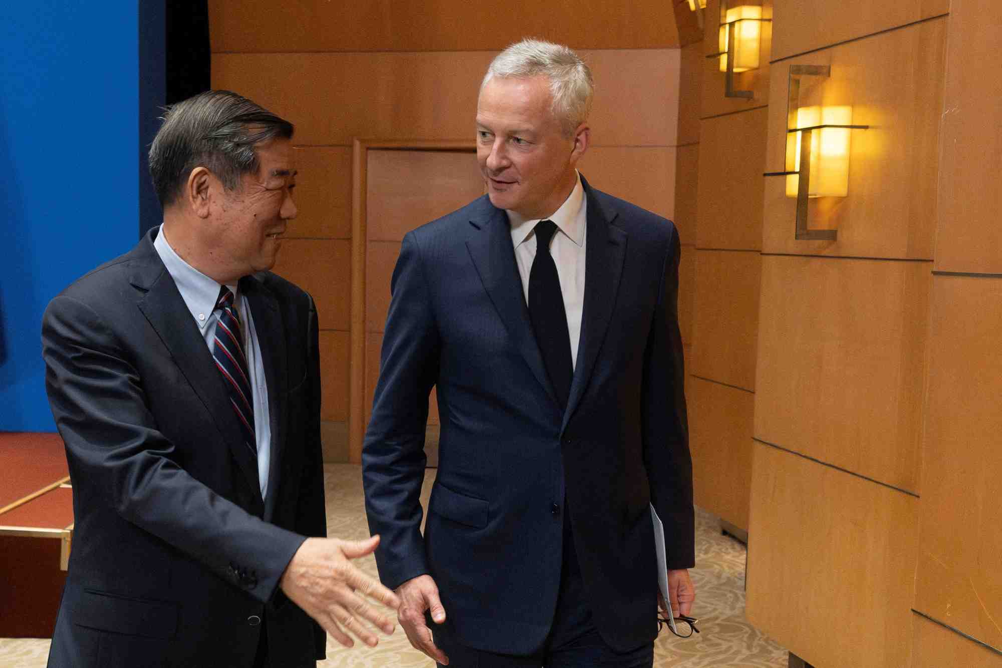 Le vice-premier ministre chinois he lifeng et le ministre francais de l'economie et des finances bruno le maire