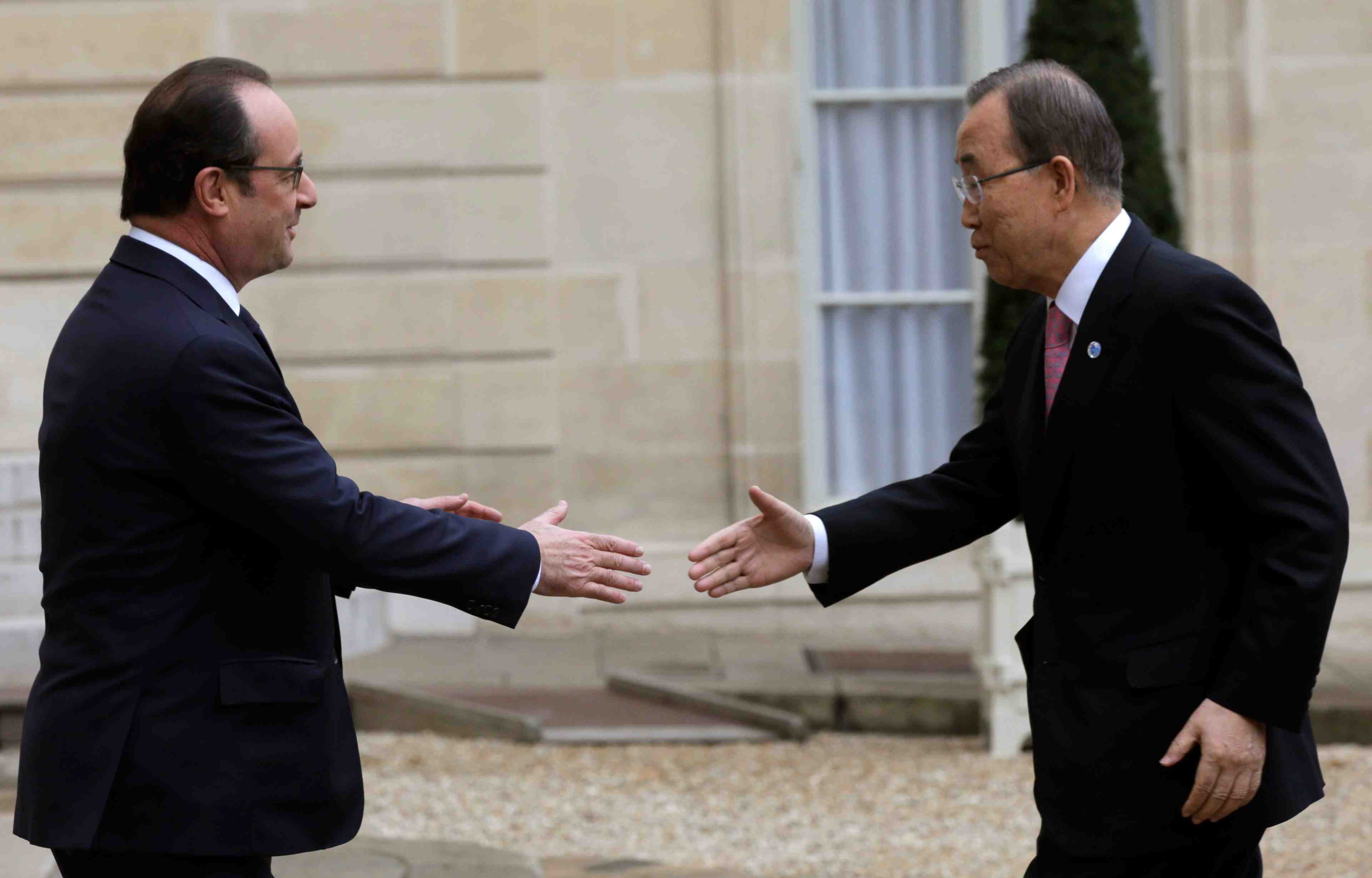 Hollande attend une impulsion politique en ouverture de la cop21