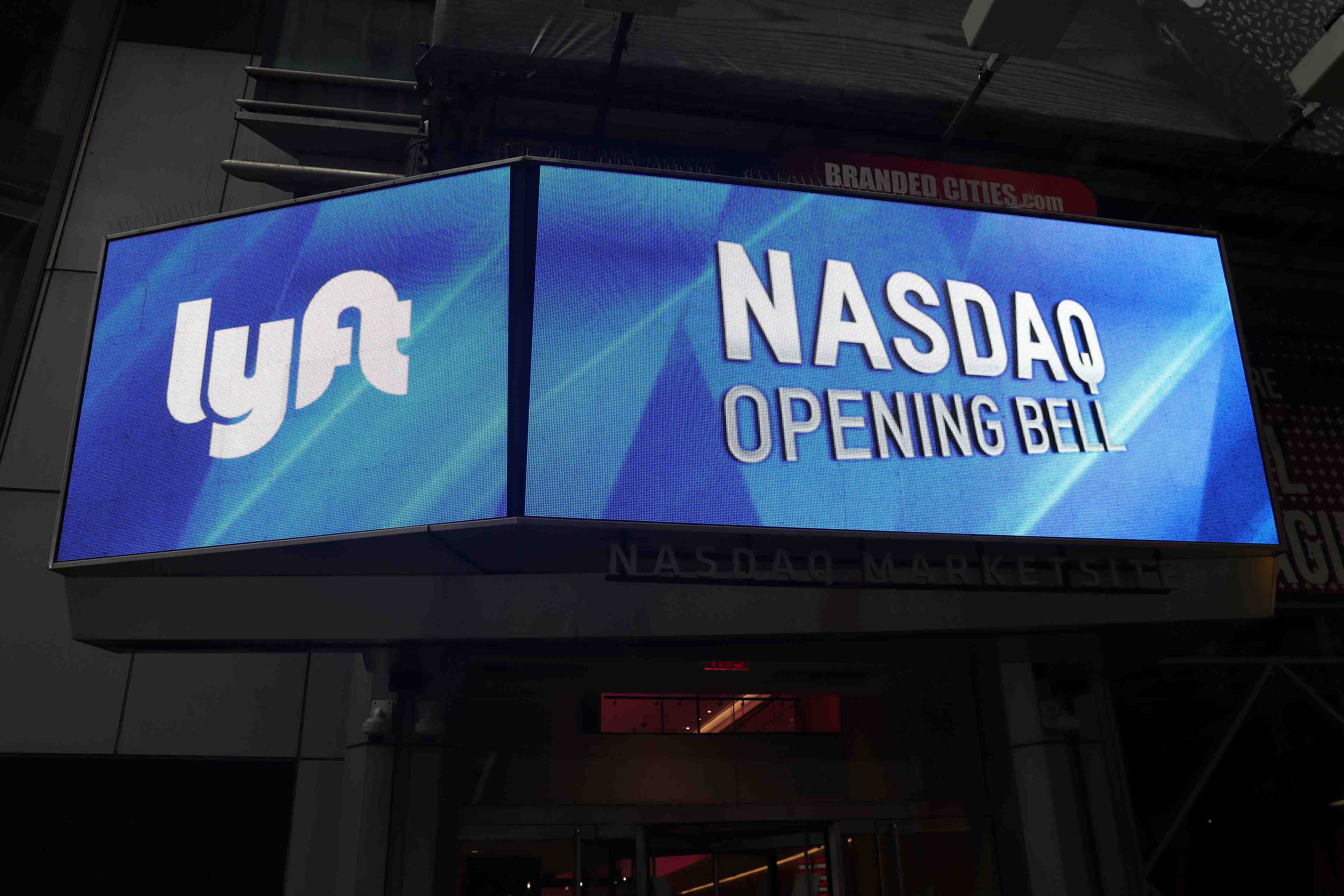 Lyft gagne pres de 20% pour ses debuts sur le nasdaq