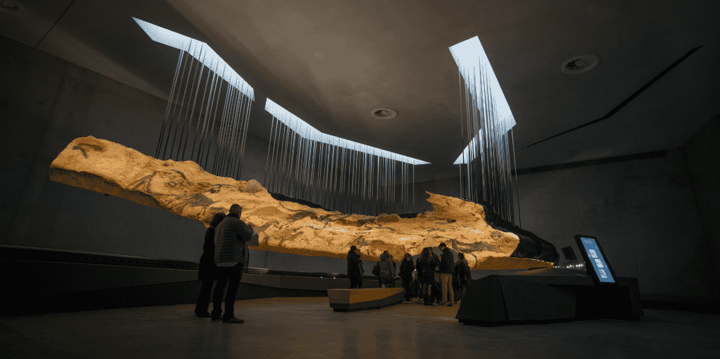 Lascaux IV a mis l’accent sur les dispositifs technologiques, avant de faire un pas de côté et réintroduire davantage d’interactions avec les guides