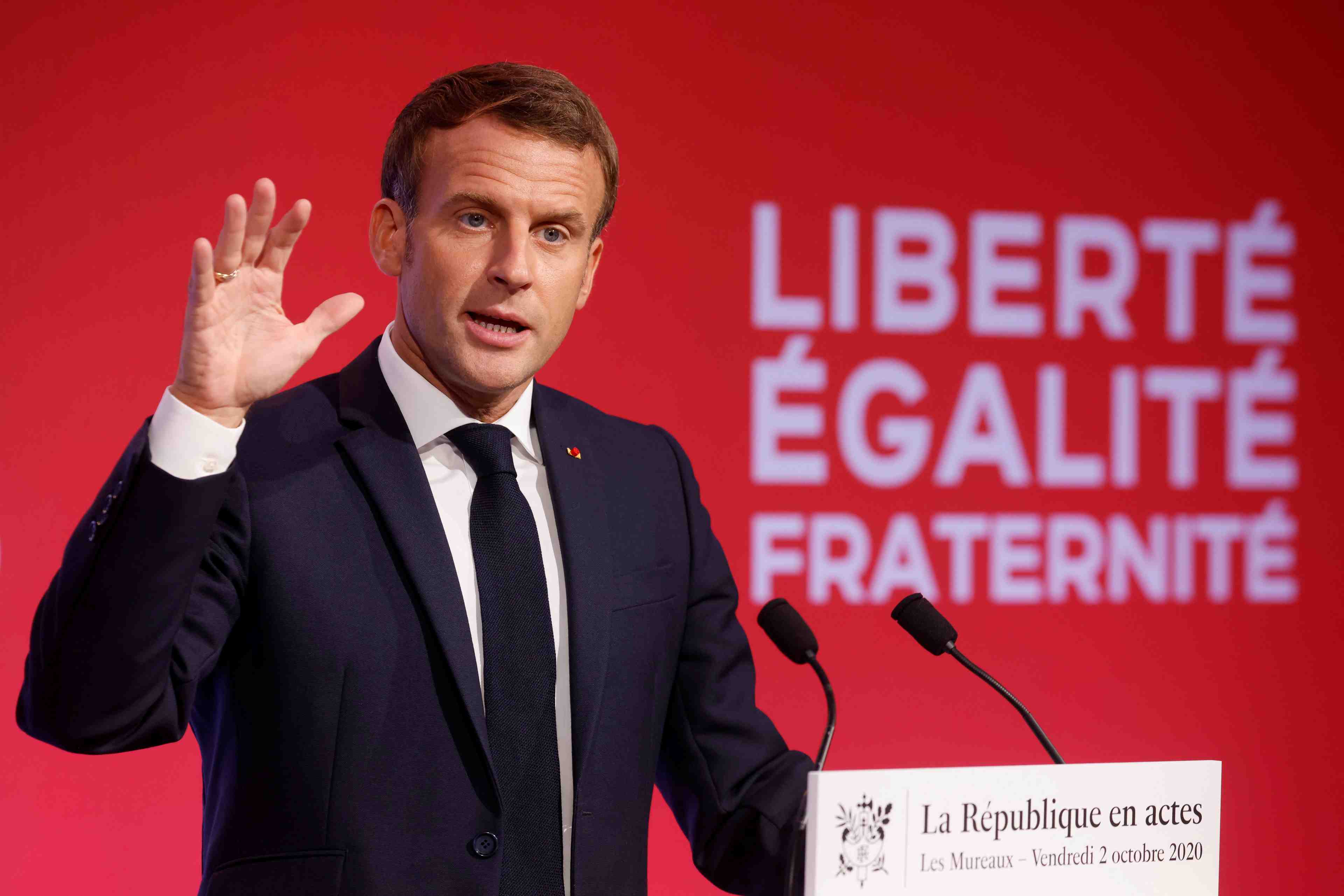 France: macron promet de nouvelles mesures pour aider les "quartiers"