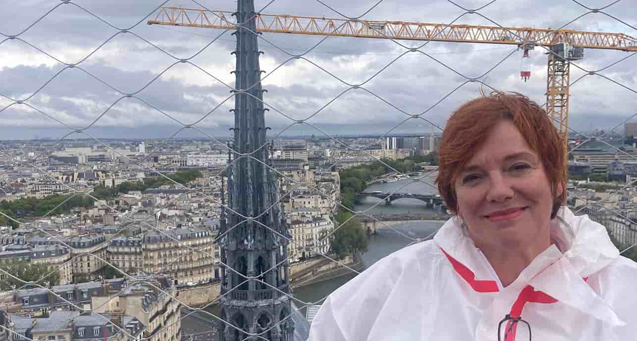 Bienvenue au cœur de la tour sud de Notre-Dame de Paris, en compagnie de Marie Lanandier, présidente du Centre des monuments nationaux.