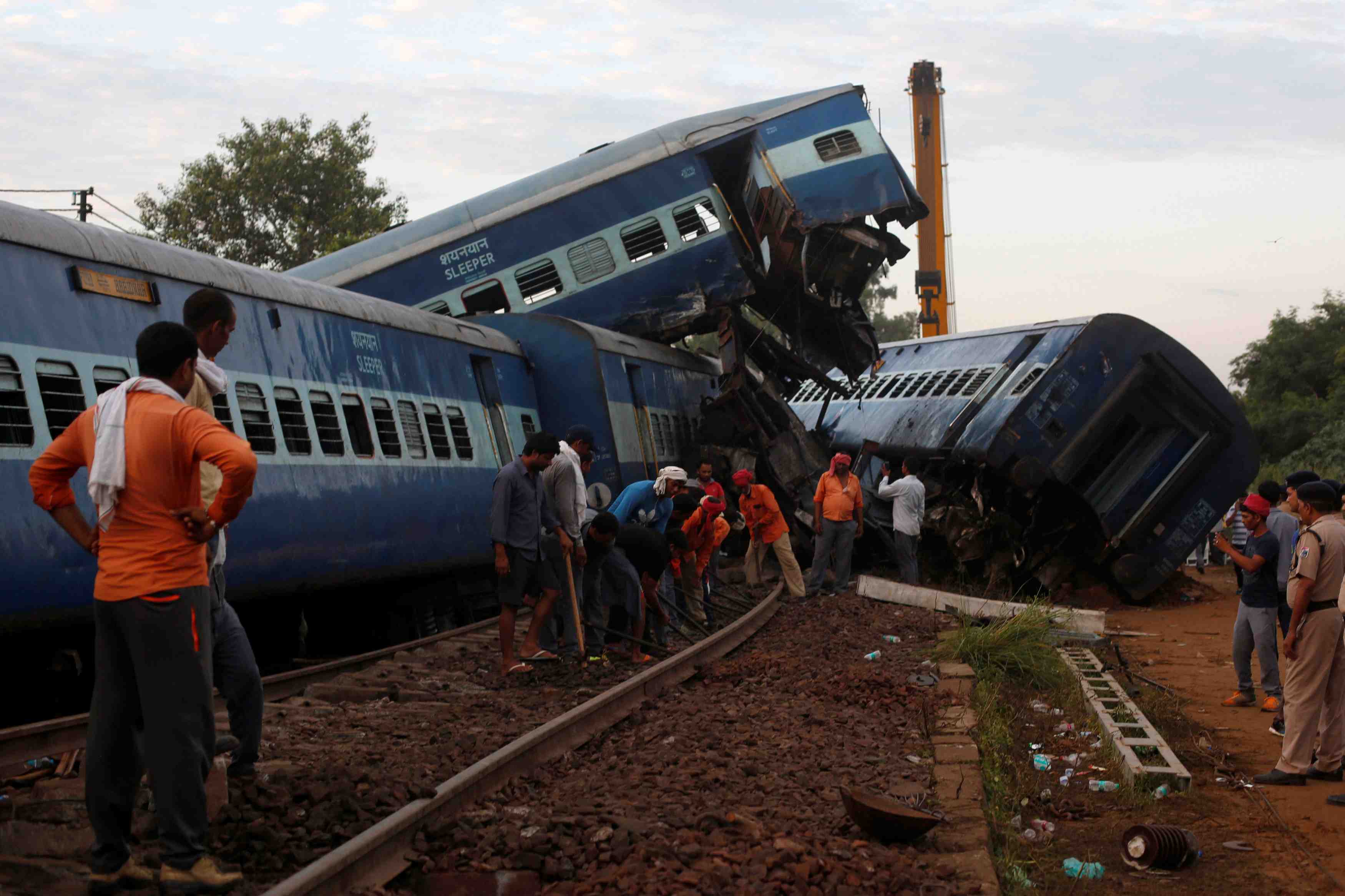 Un deraillement de train fait pres de 20 morts en inde