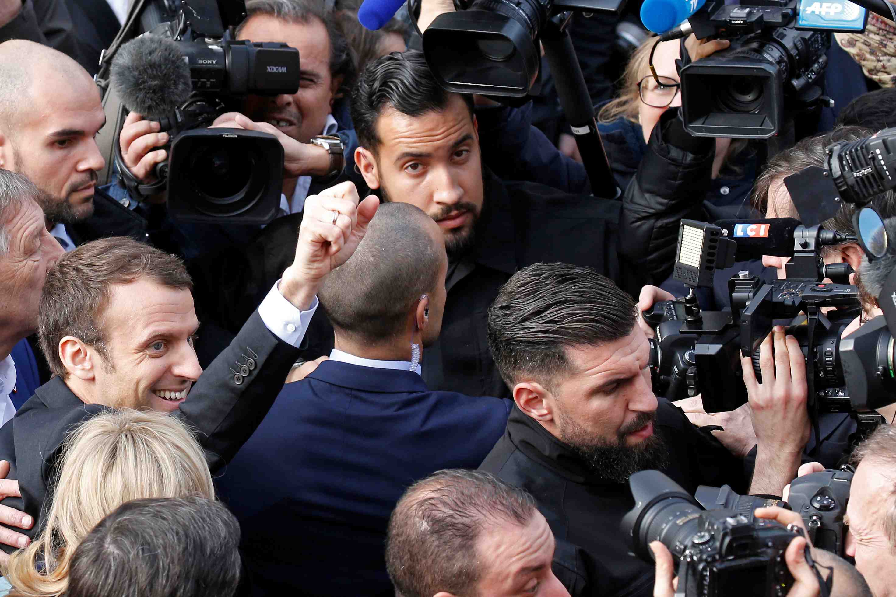 Benalla se rendra au senat mais etudie des recours