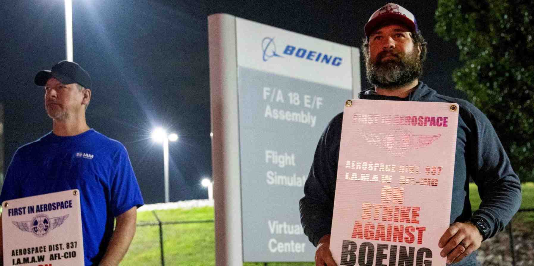 Des salariés de Boeing tiennent des piquets de grève depuis début août autour des sites de Saint-Louis, Saint-Charles ou encore Mascoutah, aux États-Unis.