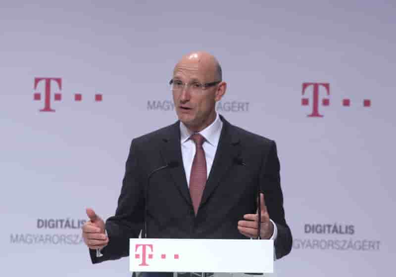 Le patron de deutsche telekom defend la performance de t-mobile us