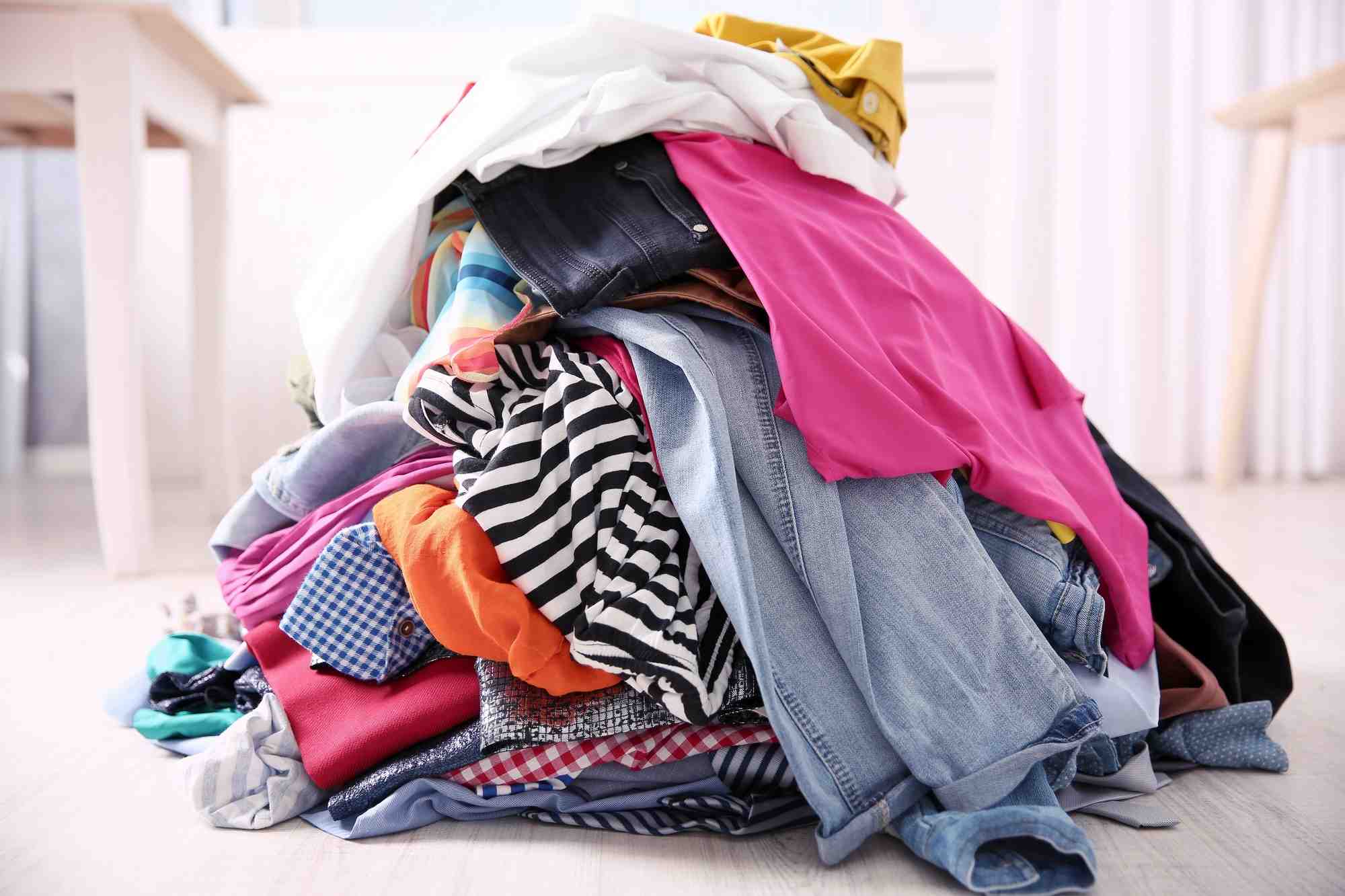 Dans les six mois à venir, la moitié des petits acteurs de la collecte des vêtements usagés pourraient disparaître.