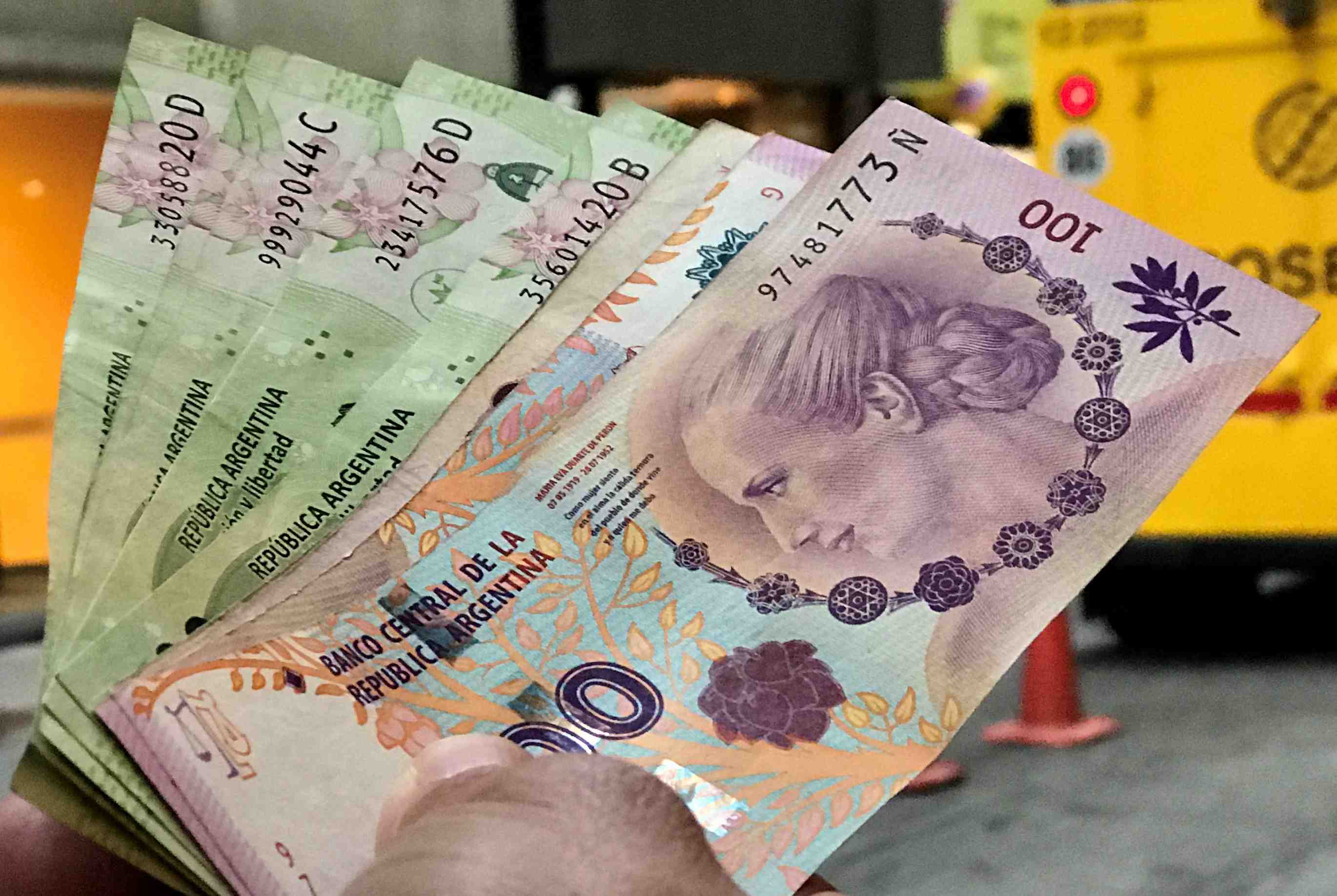 Les economies emergentes rattrapees par la crise de leur devise