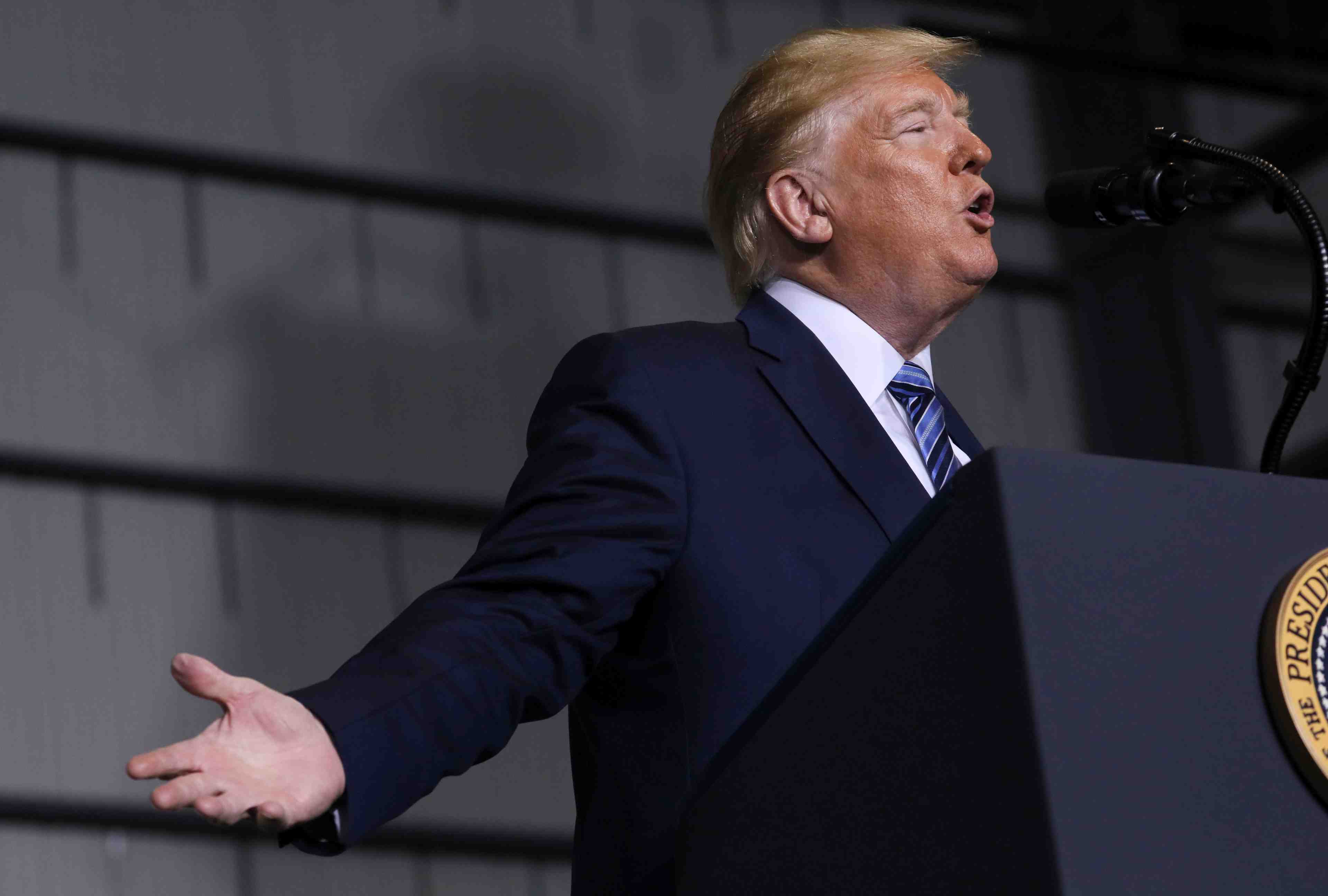 Trump lie commerce et denouement "humain" a la crise a hong kong