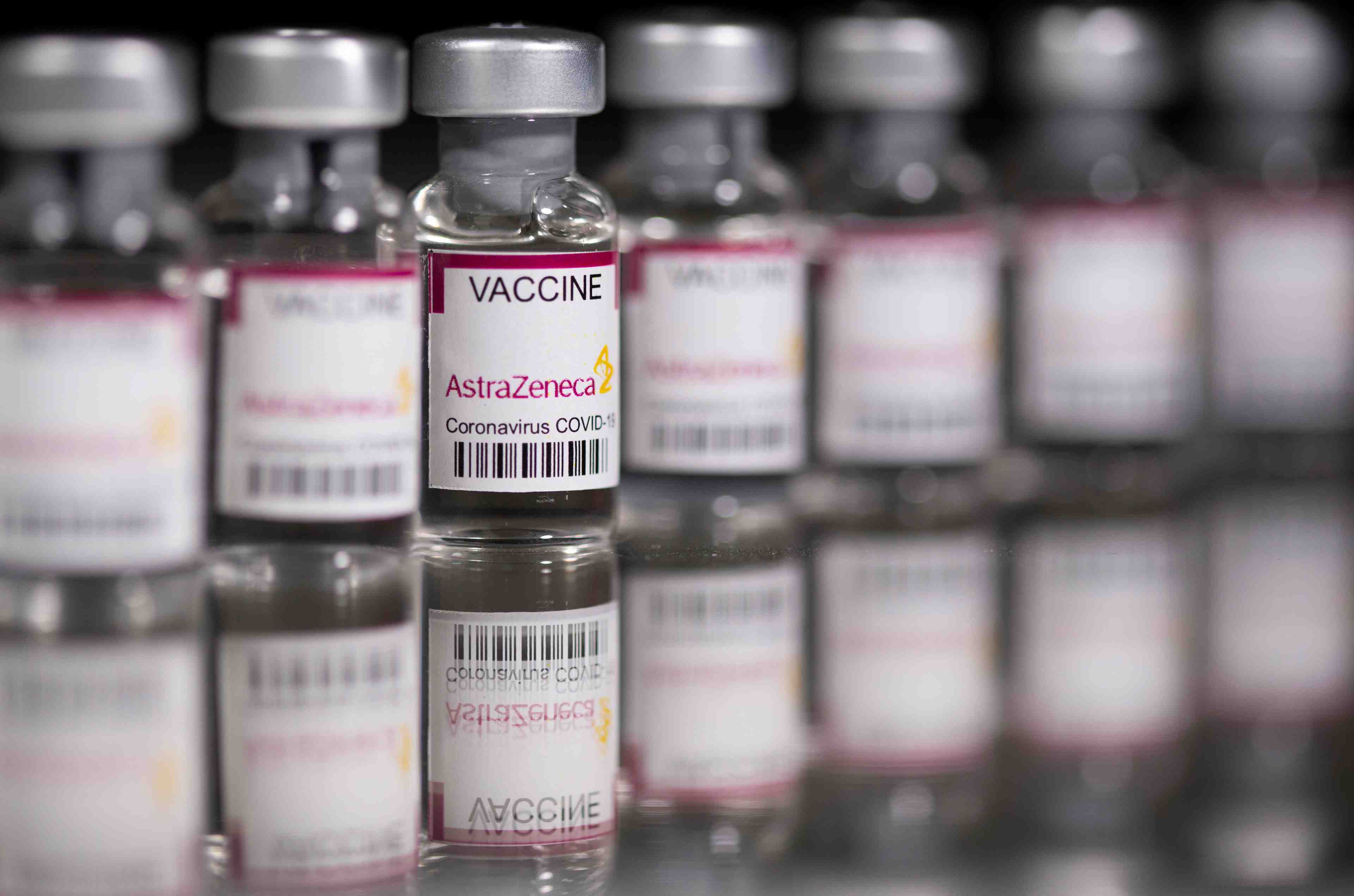 Astrazeneca va reduire encore ses previsions de livraisons de vaccins a l'ue