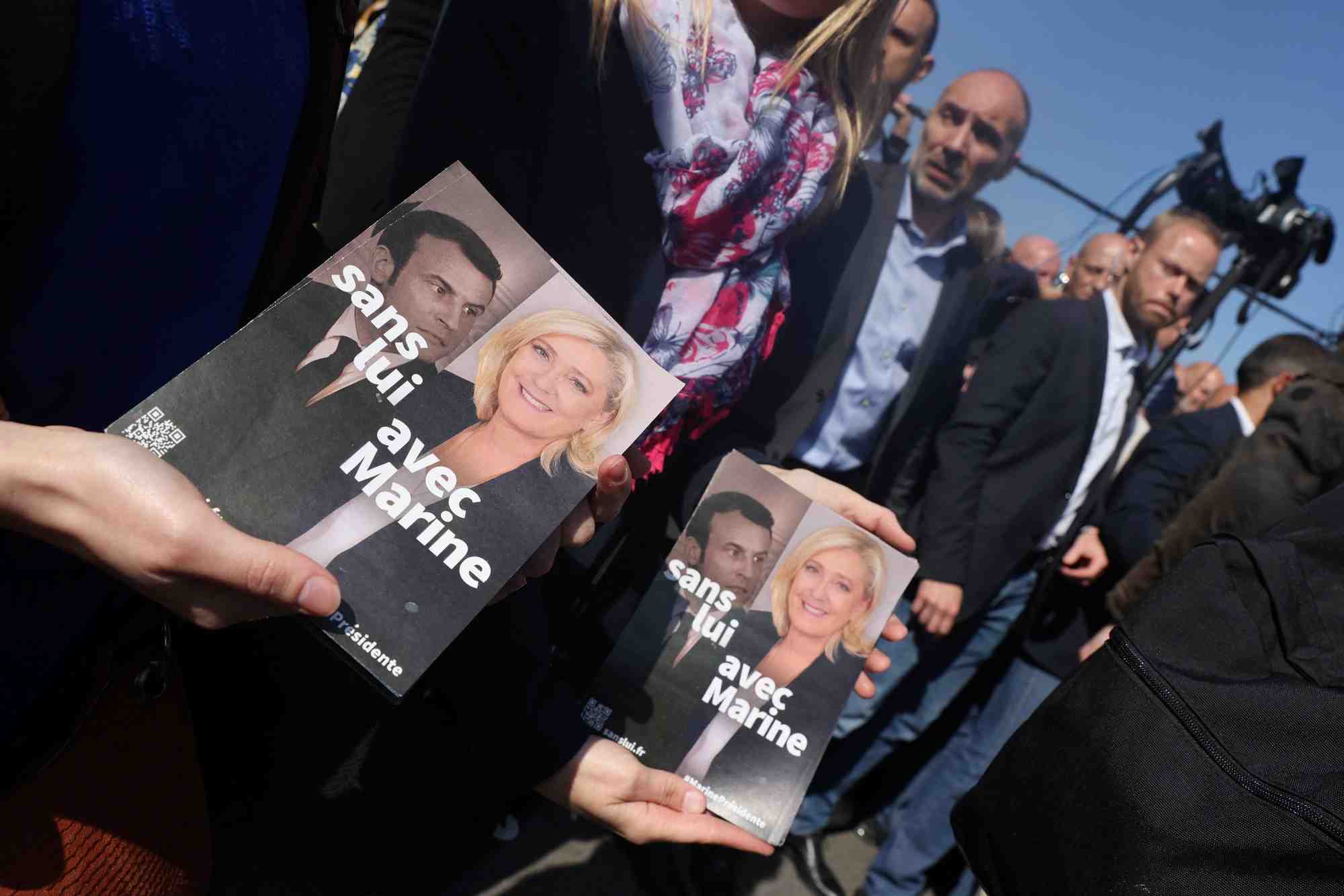 Front anti-macron contre front republicain, dernier jour de campagne dans une france divisee
