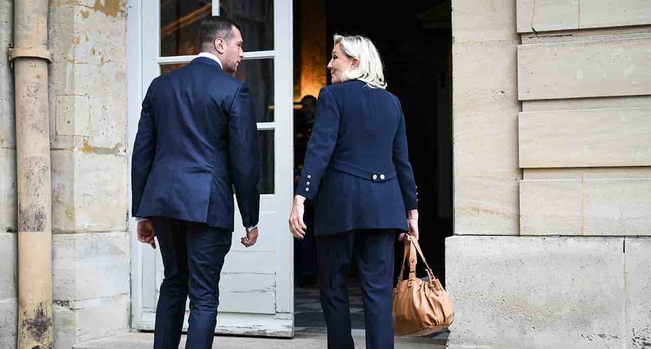 Jordan Bardella et Marine Le Pen avant leur rencontre avec François Bayrou, à Paris, le 2 septembre.