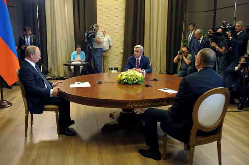 Vladimir Poutine prône le dialogue sur le Haut-Karabagh