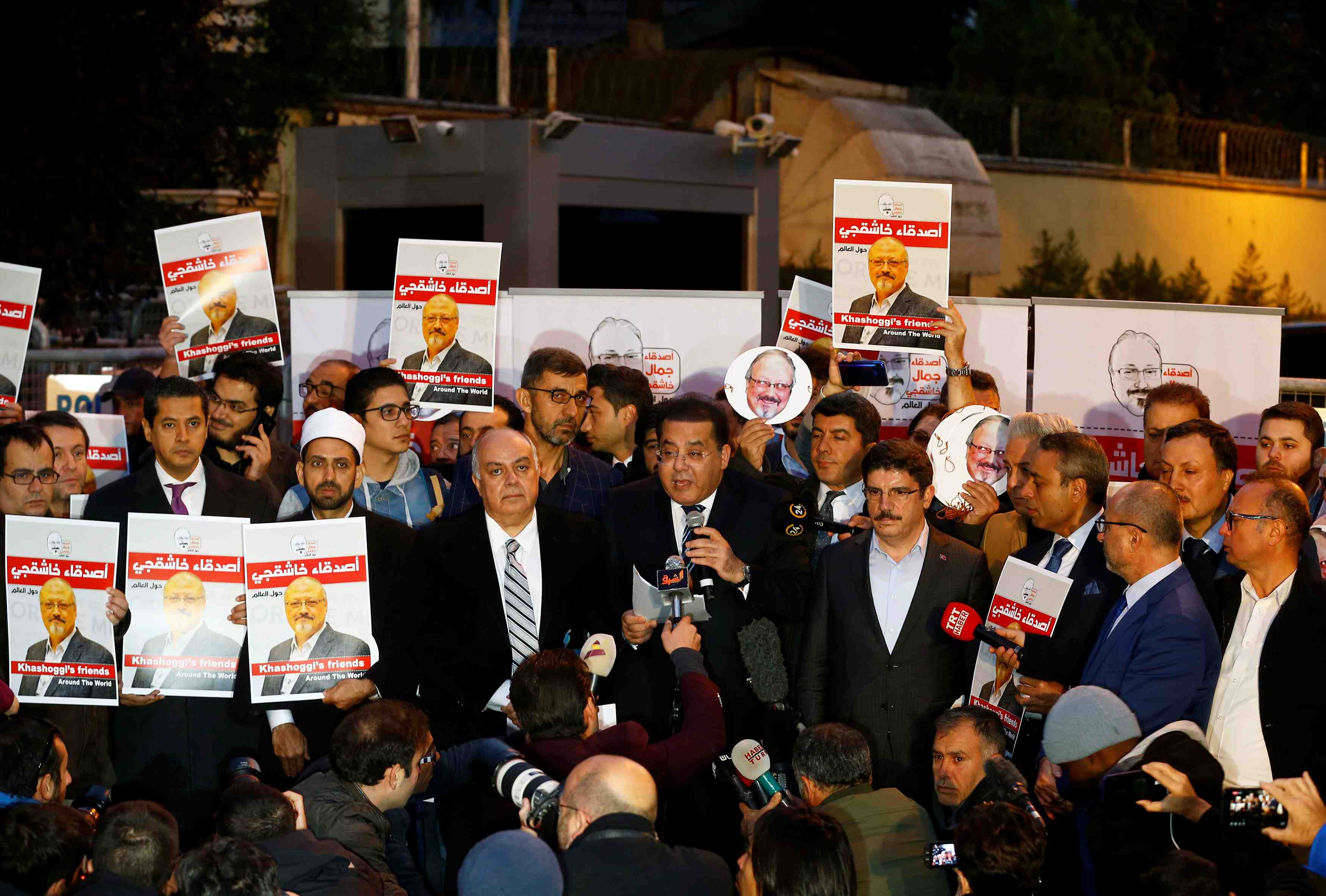 "les amis de khashoggi" devant le consulat saoudien d'istanbul
