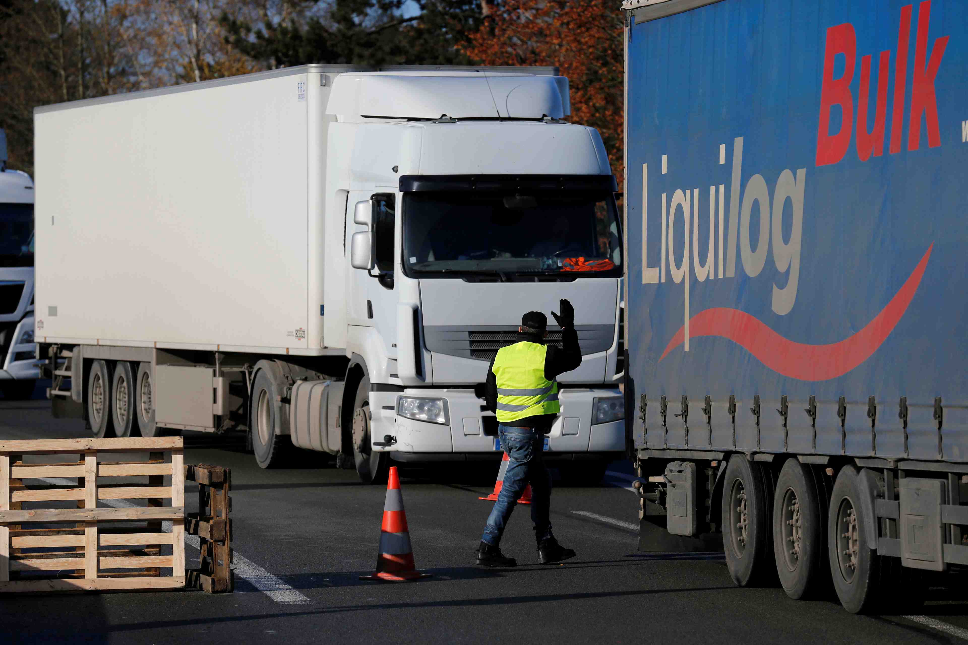 Gilets jaunes: 9 gardes a vue apres des incidents a la ciotat