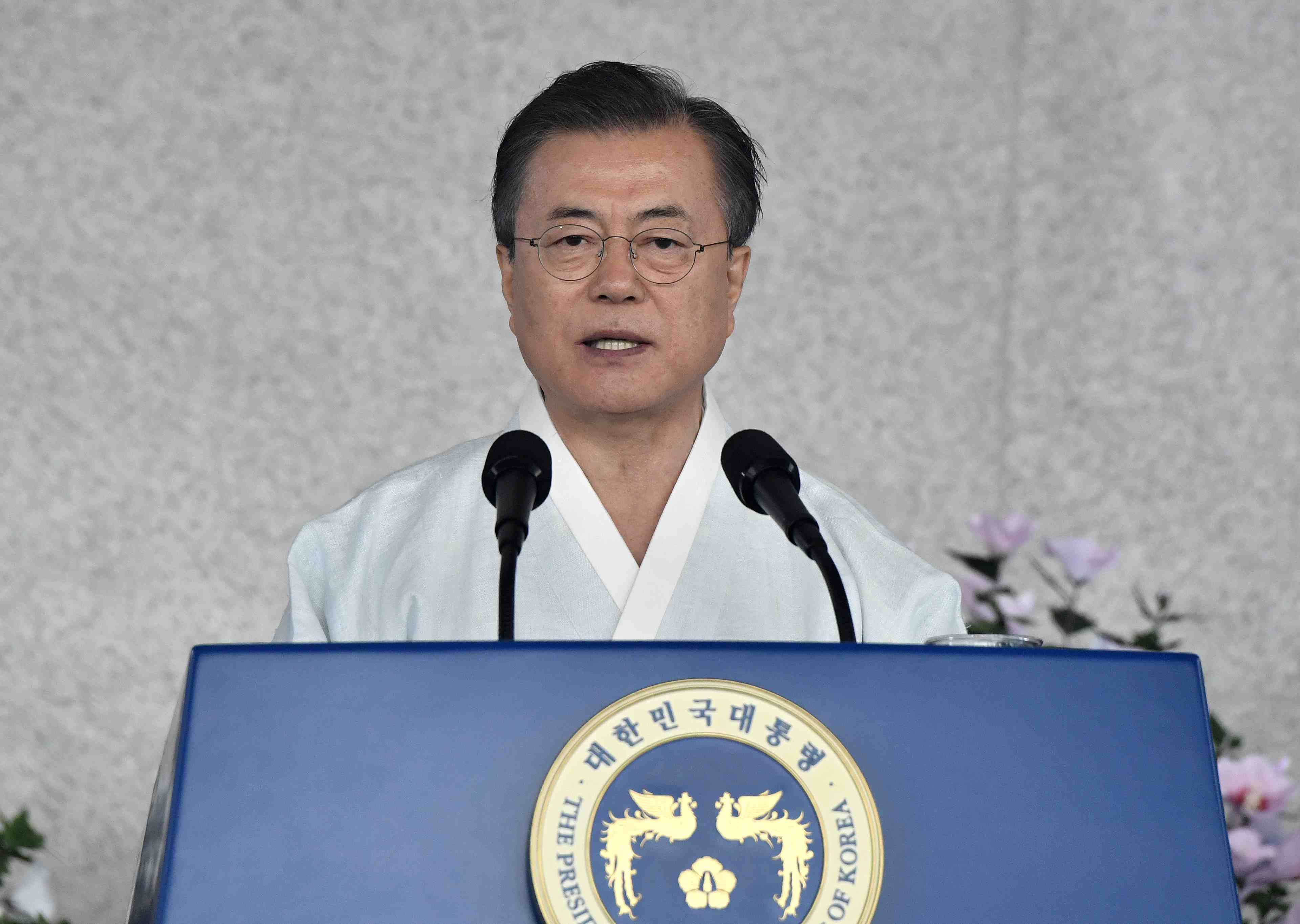 Moon appelle tokyo au dialogue, envisage une coree reunifiee d'ici 2045