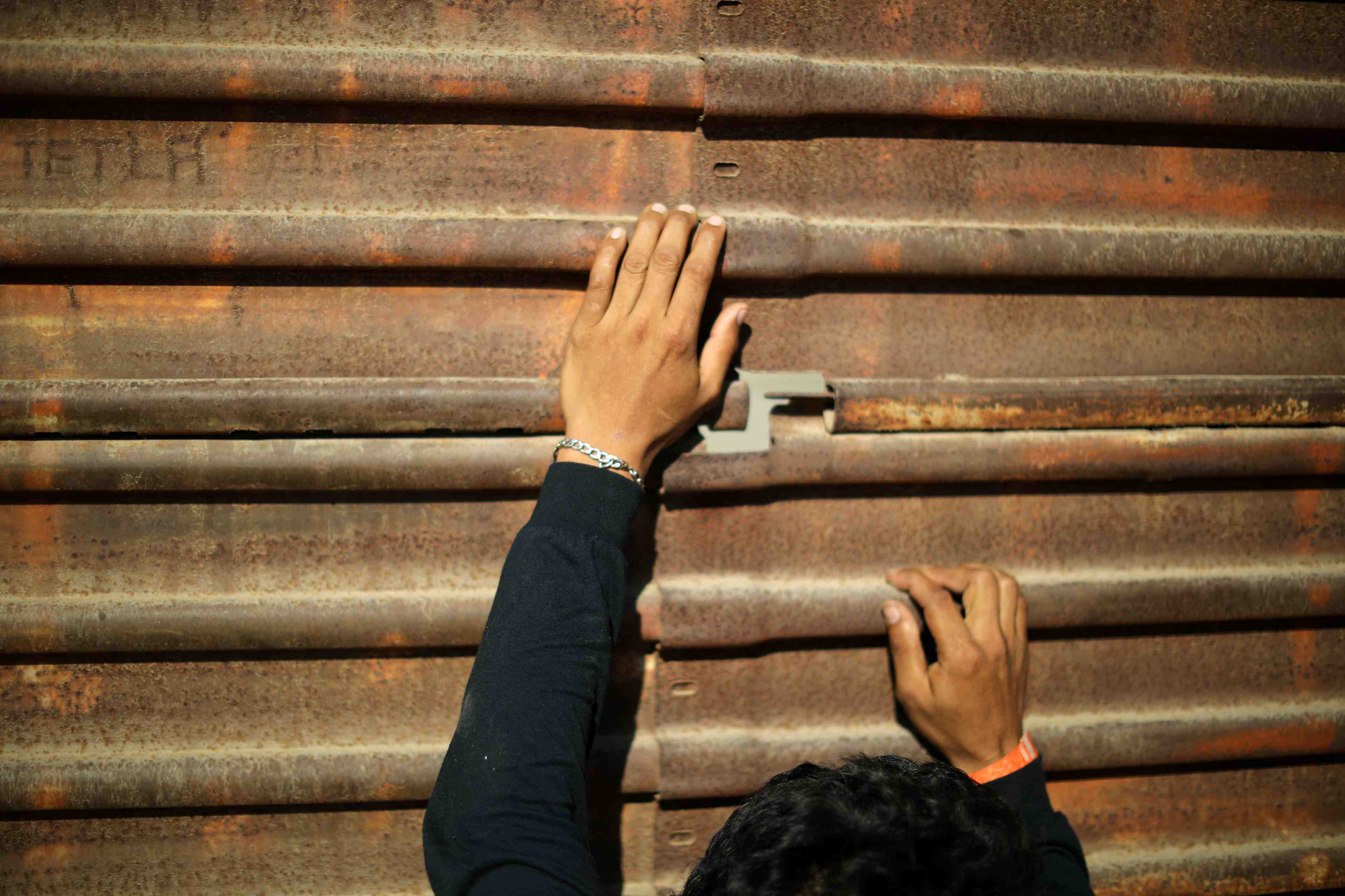 Usa: des fonds du pentagone reaffectes aux travaux du mur a la frontiere sud