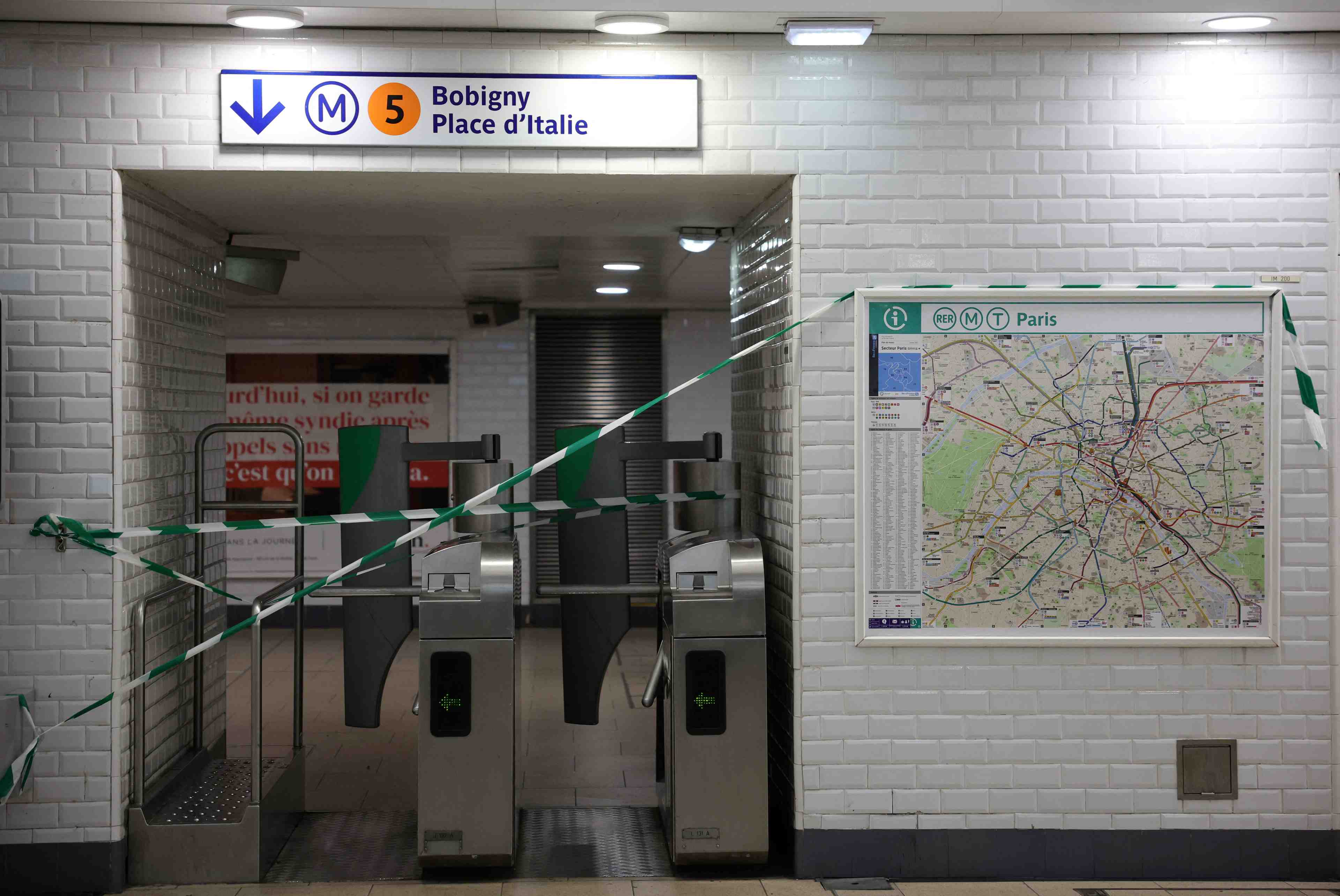France: une greve perturbe fortement le trafic du metro parisien