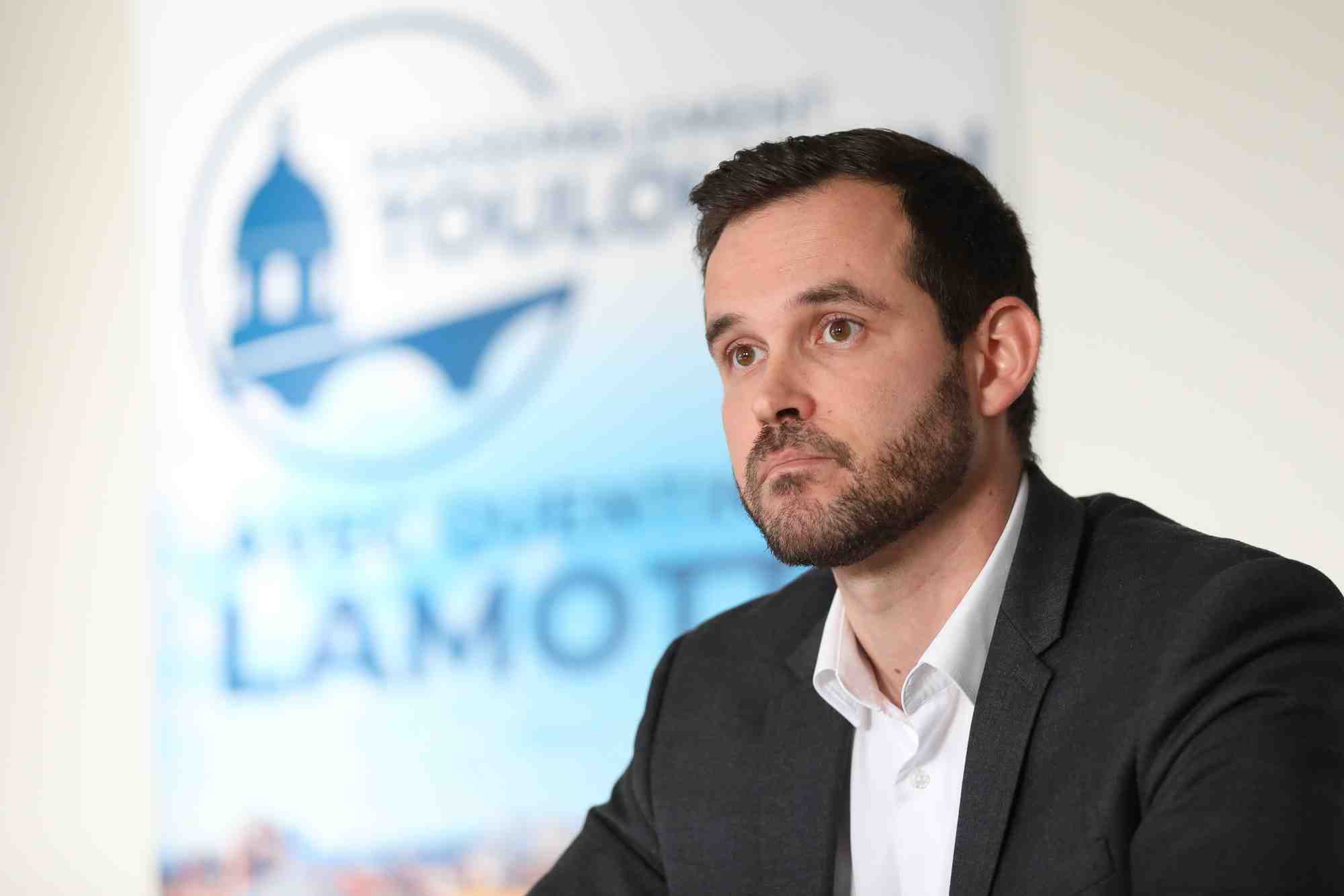 Le candidat du RN aux municipales à Toulouse, Quentin Lamotte, veut relier le tramway à la gare en couvrant les voies ferrées.
