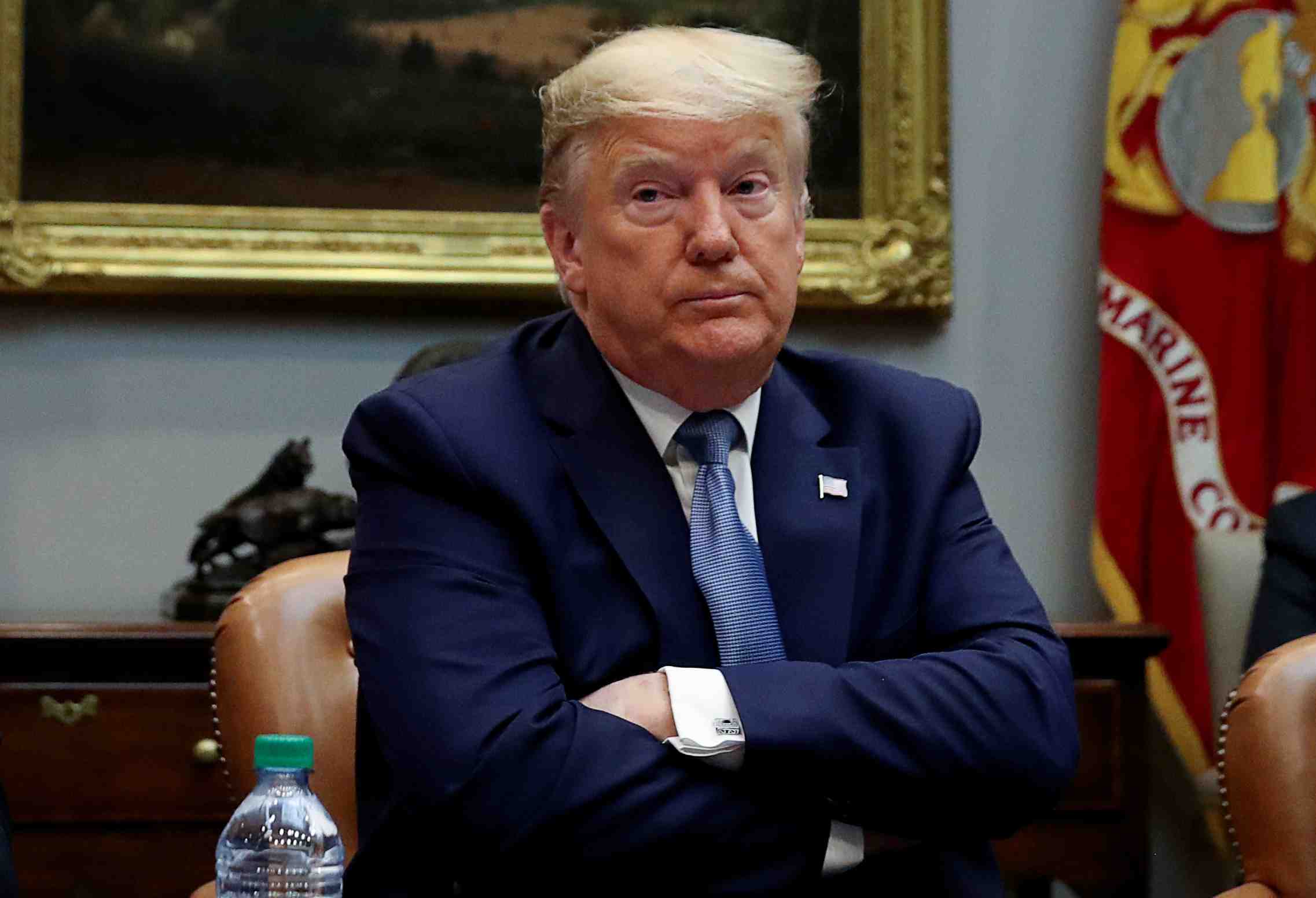 Coronavirus: presse d'agir pour l'economie, trump invite au calme