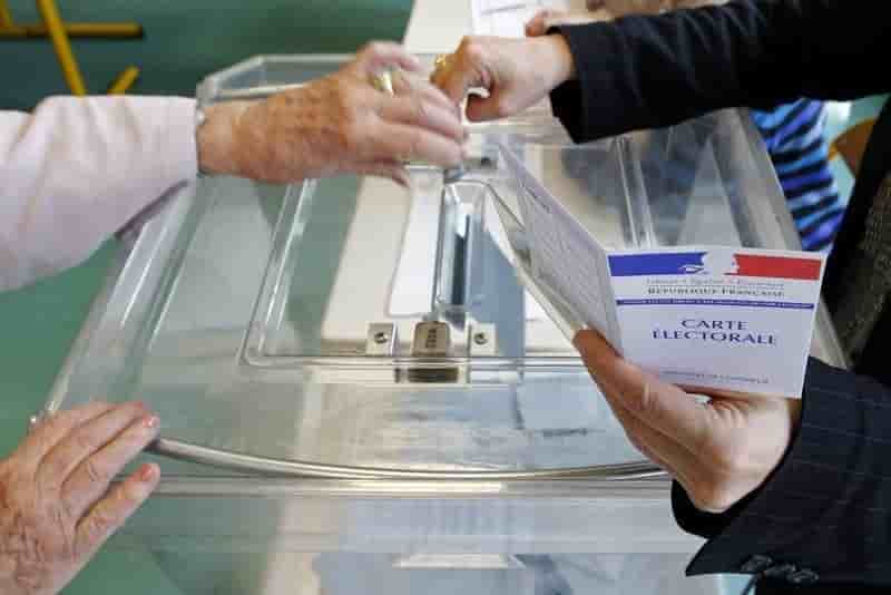 L'ecart entre le fn et l’ump se resserre pour les departementales, selon un sondage odoxa