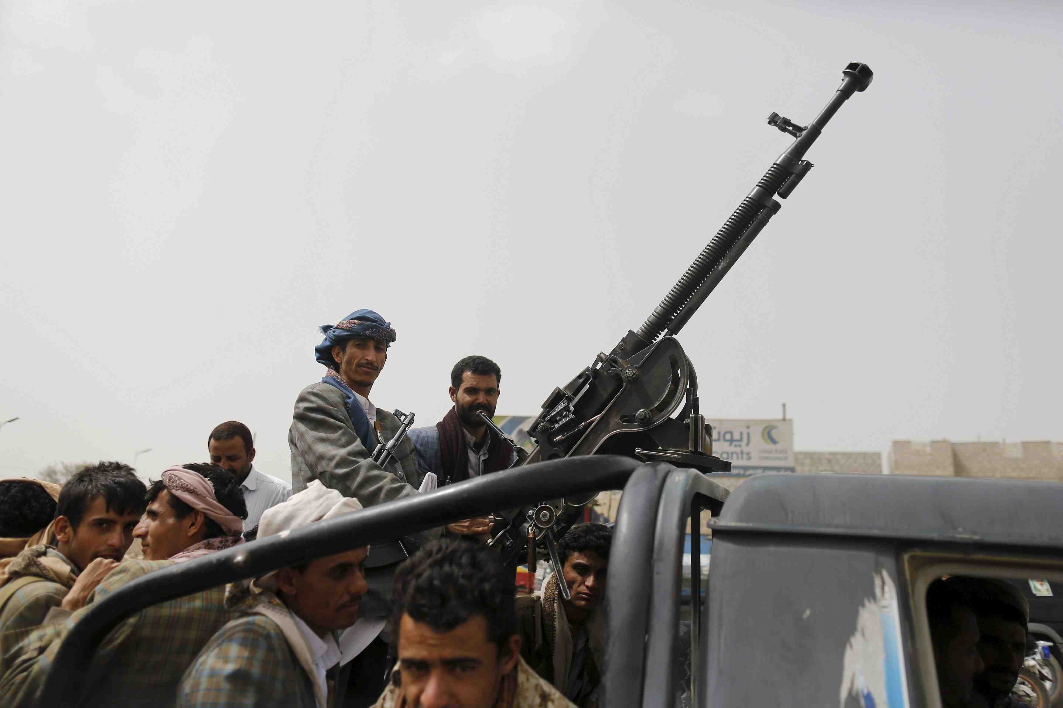 Des positions des houthis au nord d'aden bombardees