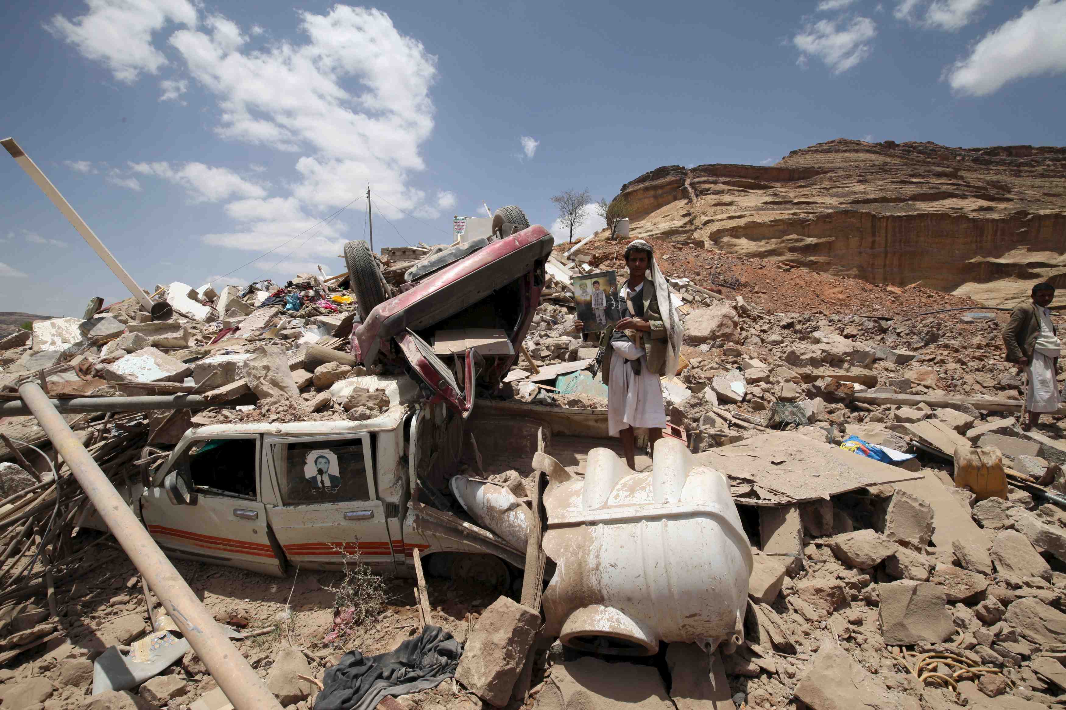 La coalition arabe poursuit ses frappes aeriennes au yemen