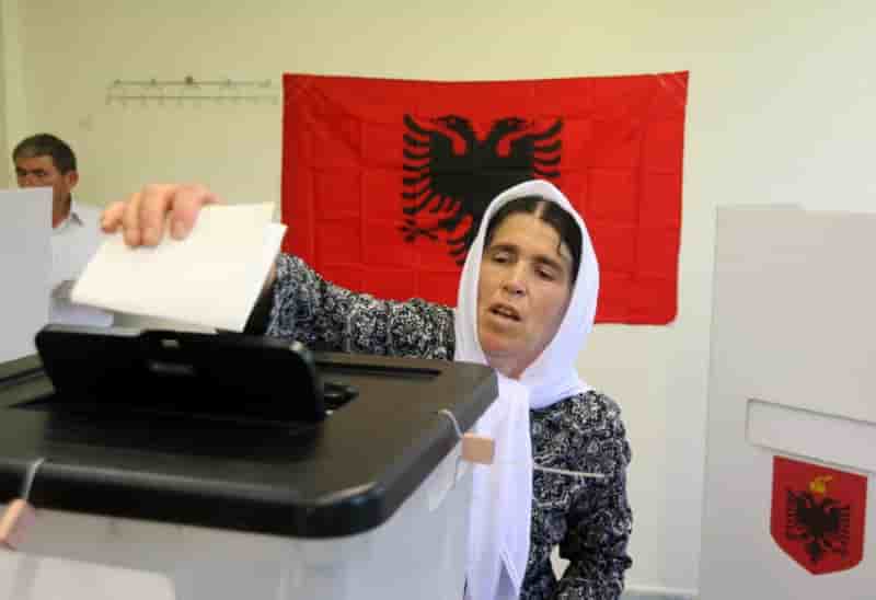 Albanie: les socialistes largement en tete aux legislatives