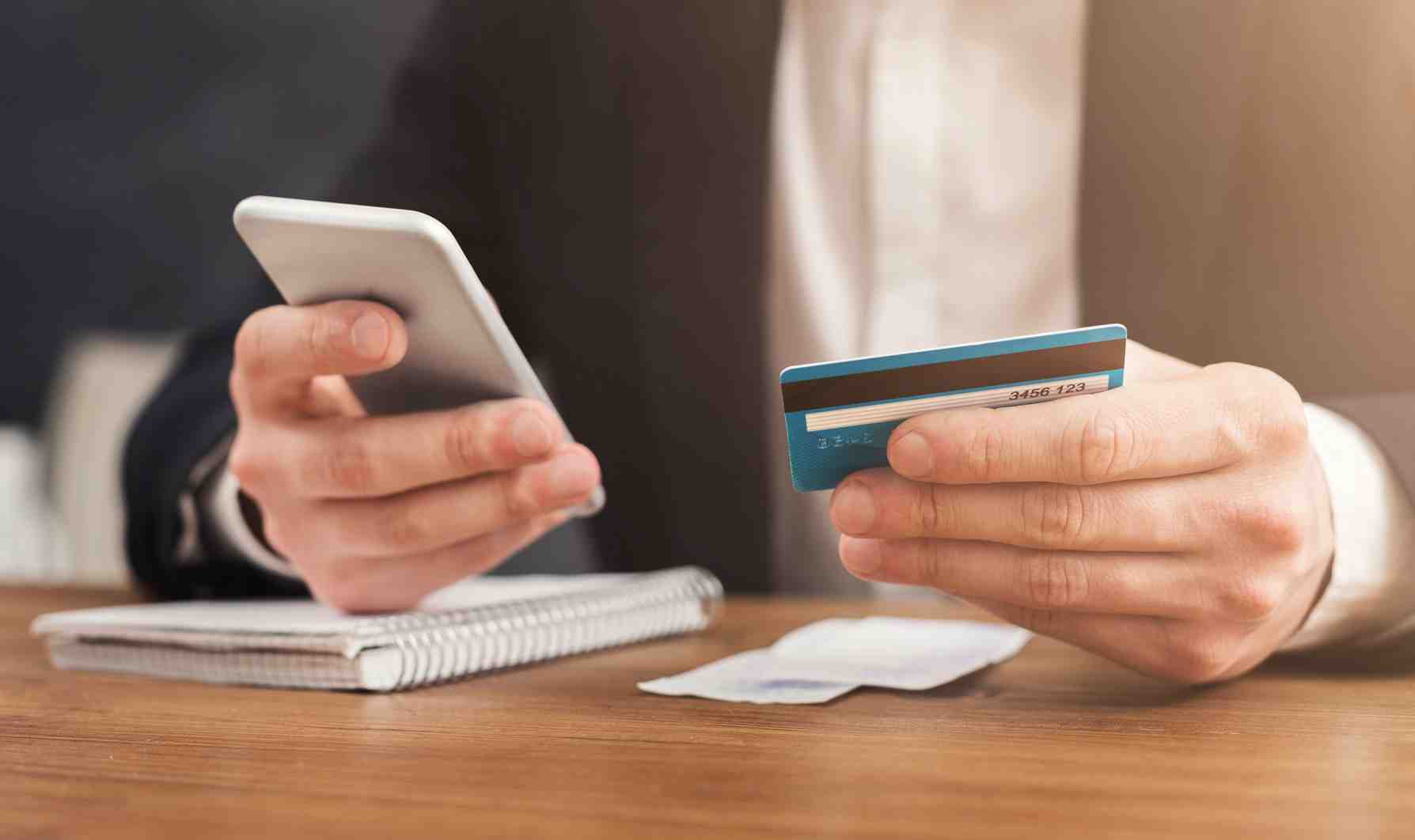 "La crise du Covid-19 n'a pas impacté la dynamique commerciale de HiPay grâce à une présence sur de nombreux segments du e-commerce", détaille la société cotée dans un communiqué.