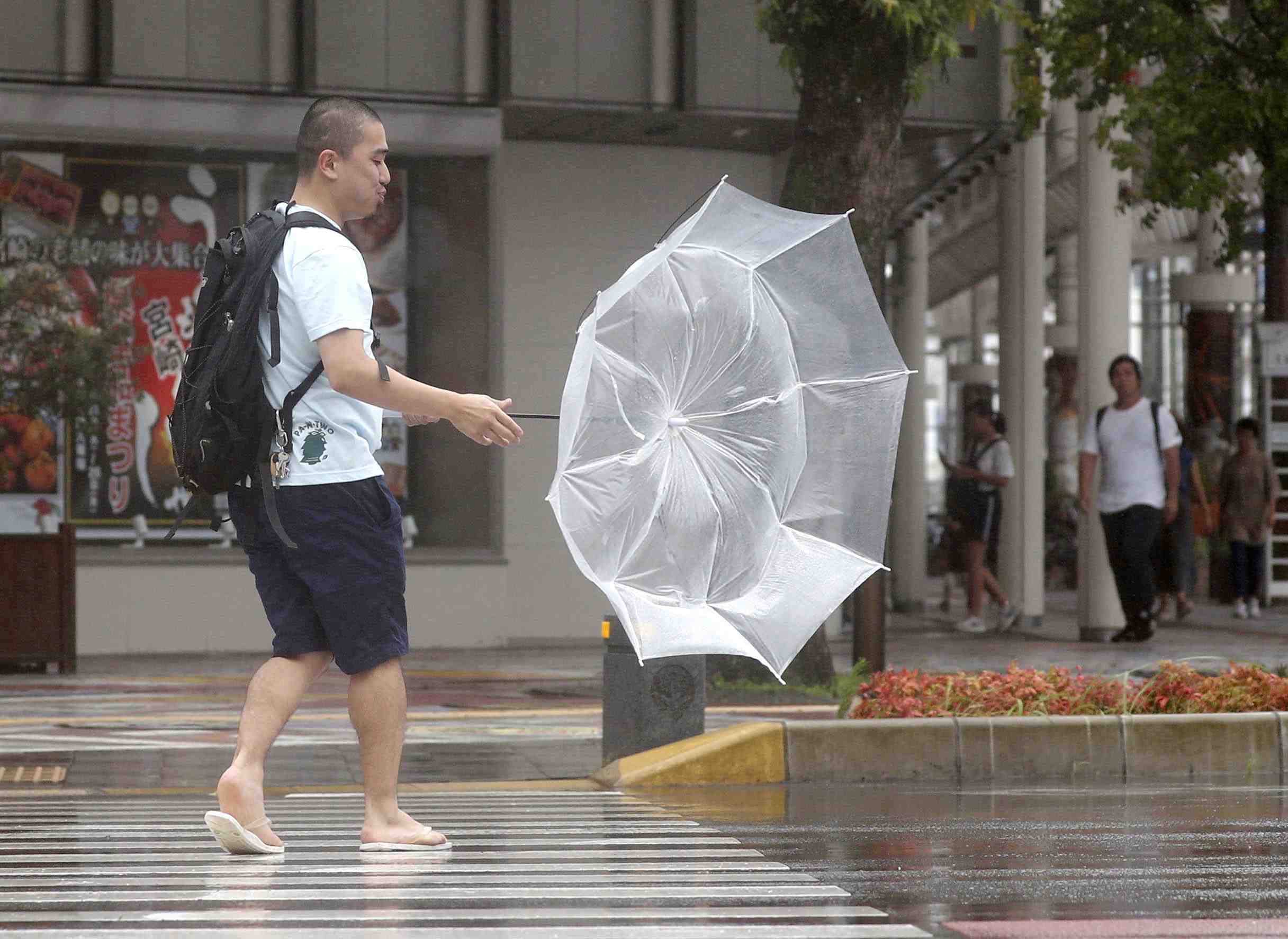 Le japon en etat d'alerte avec l'arrivee d'une tempete tropicale