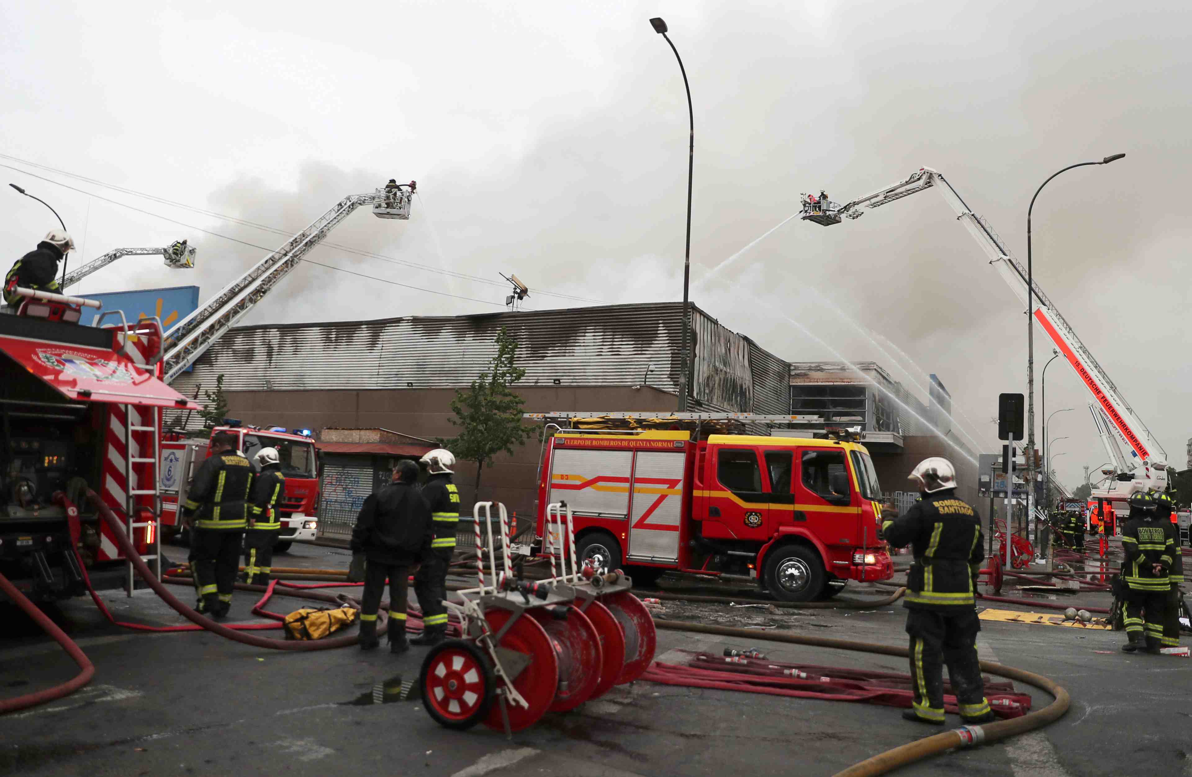 Trois morts dans des emeutes dans la capitale chilienne