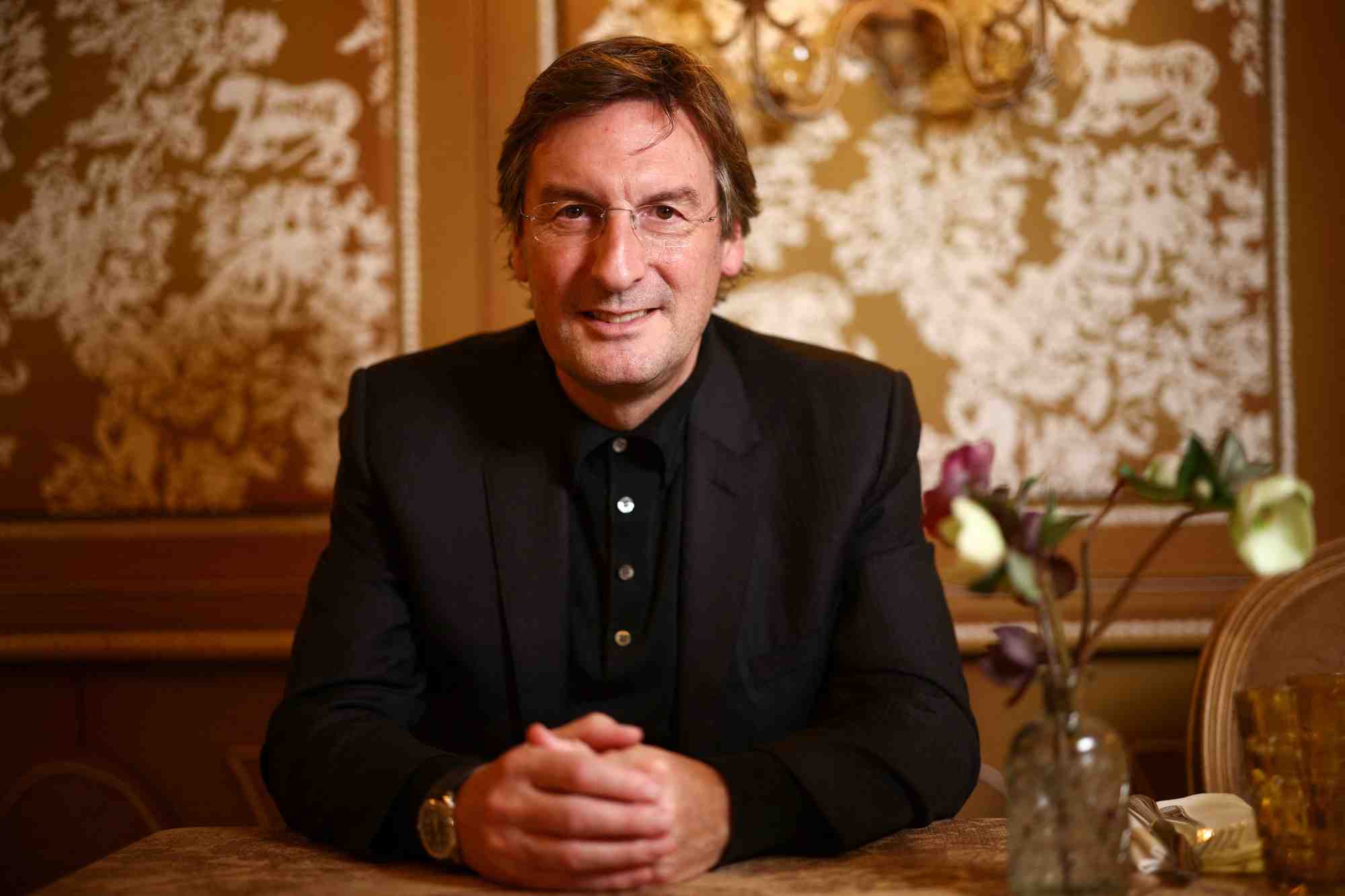 Le pdg de louis vuitton pietro beccari lors d'une interview au cafe dior a londres