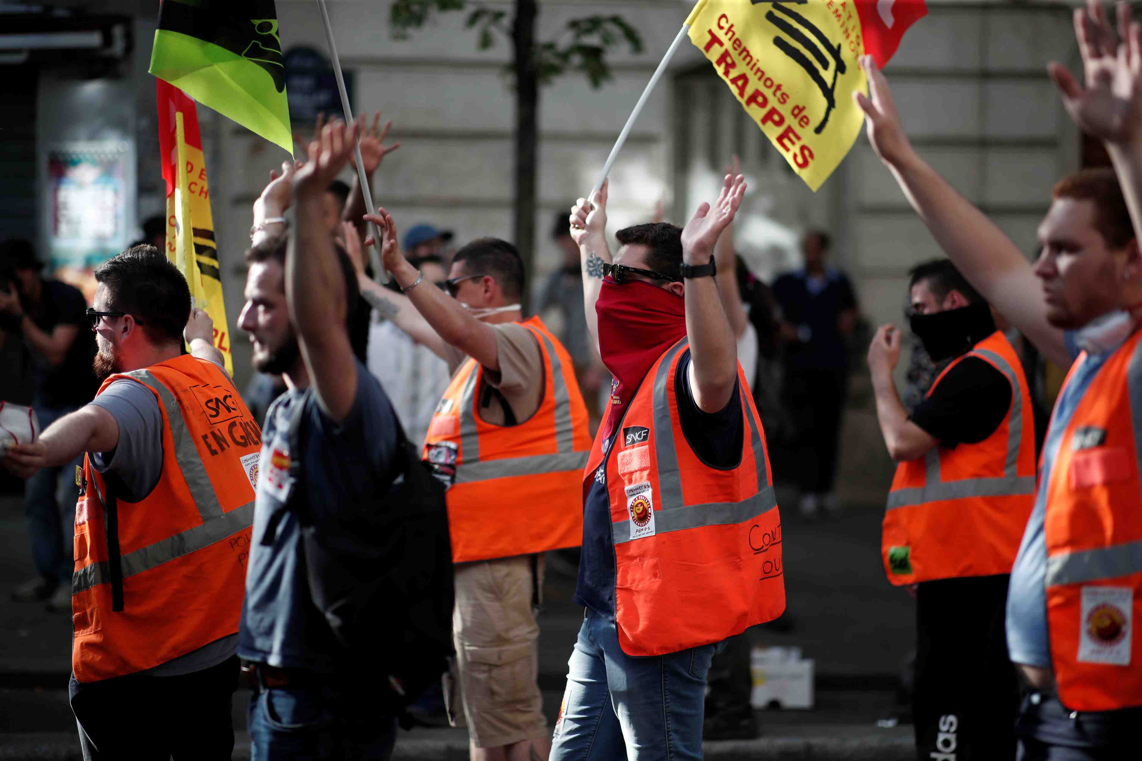 Les syndicats de la sncf exigent de rouvrir la reforme avec philippe