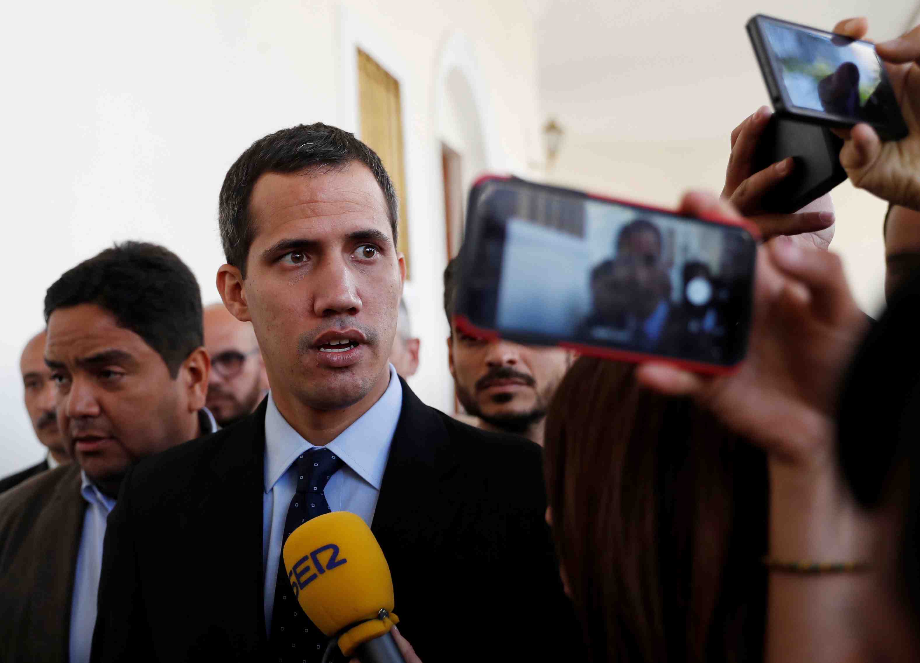 Venezuela: la cour supreme autorise une enquete contre juan guaido