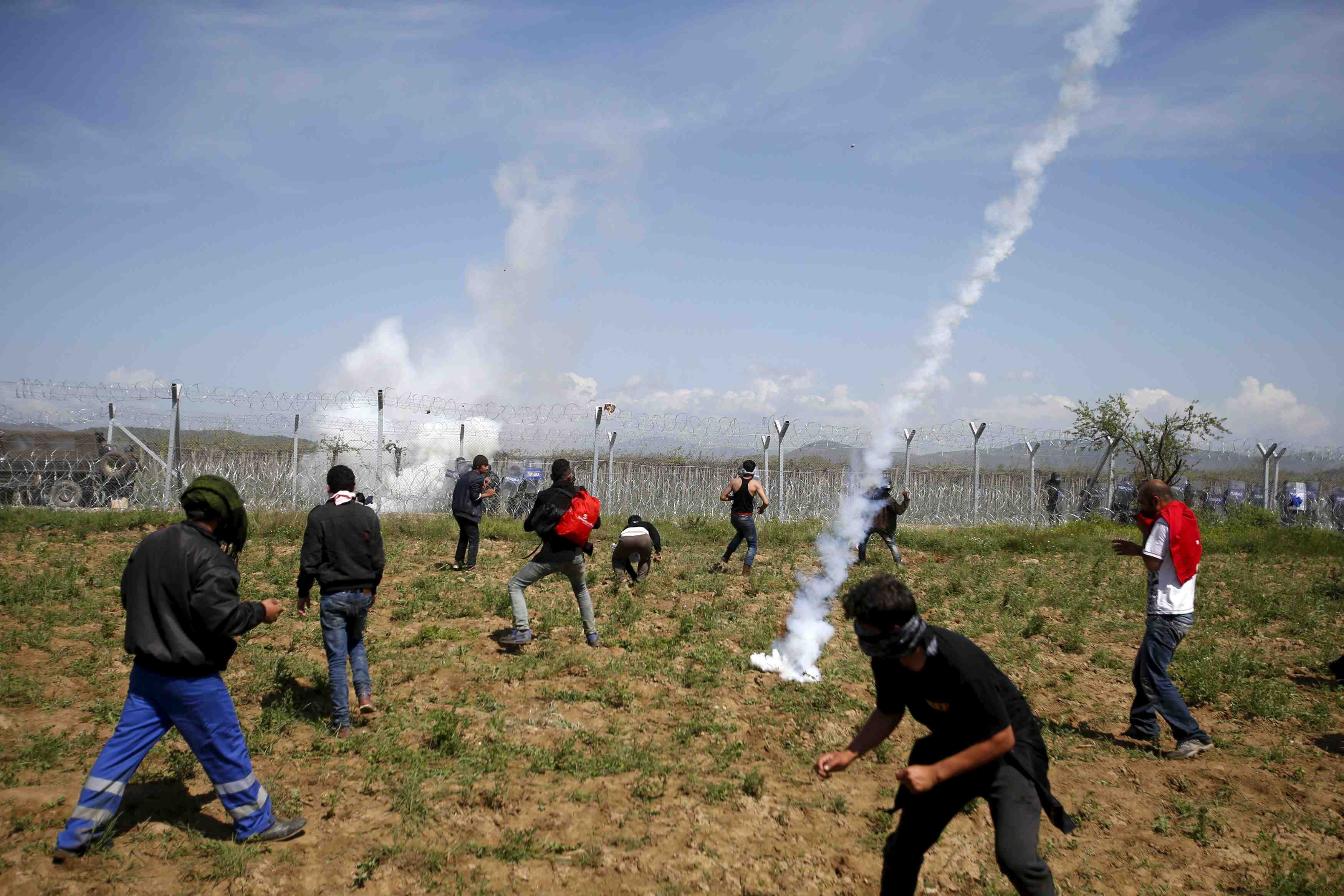 Des migrants venant de grece repousses par la macedoine