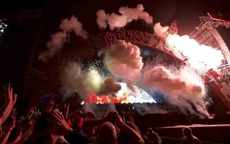 Deces de malcolm young, cofondateur du groupe de hard rock ac/dc