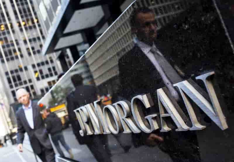 Jpmorgan embauche et releve les salaires apres la reforme fiscale