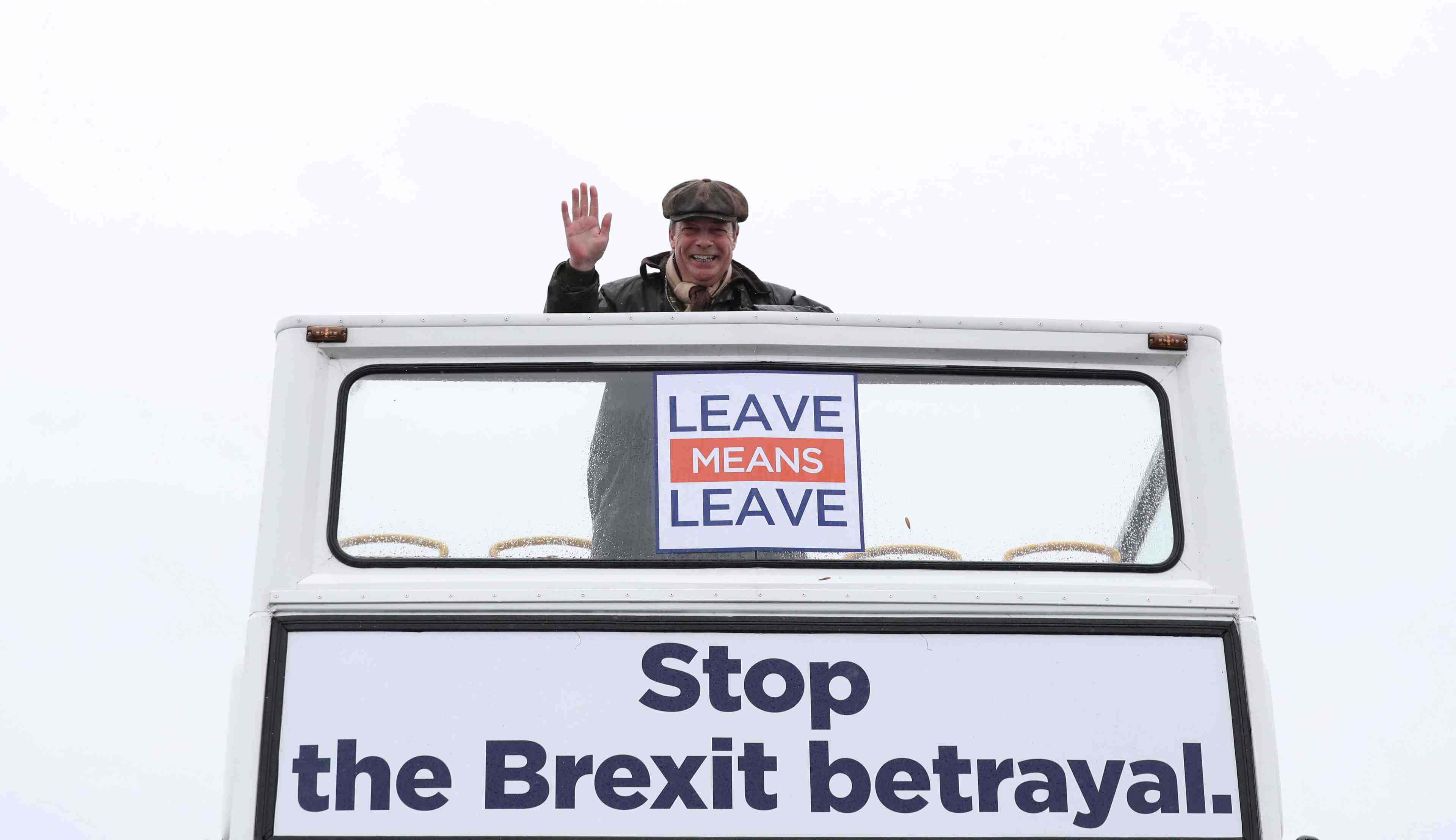 Brexit: farage reprend son baton de pelerin contre la "trahison" des parlementaires