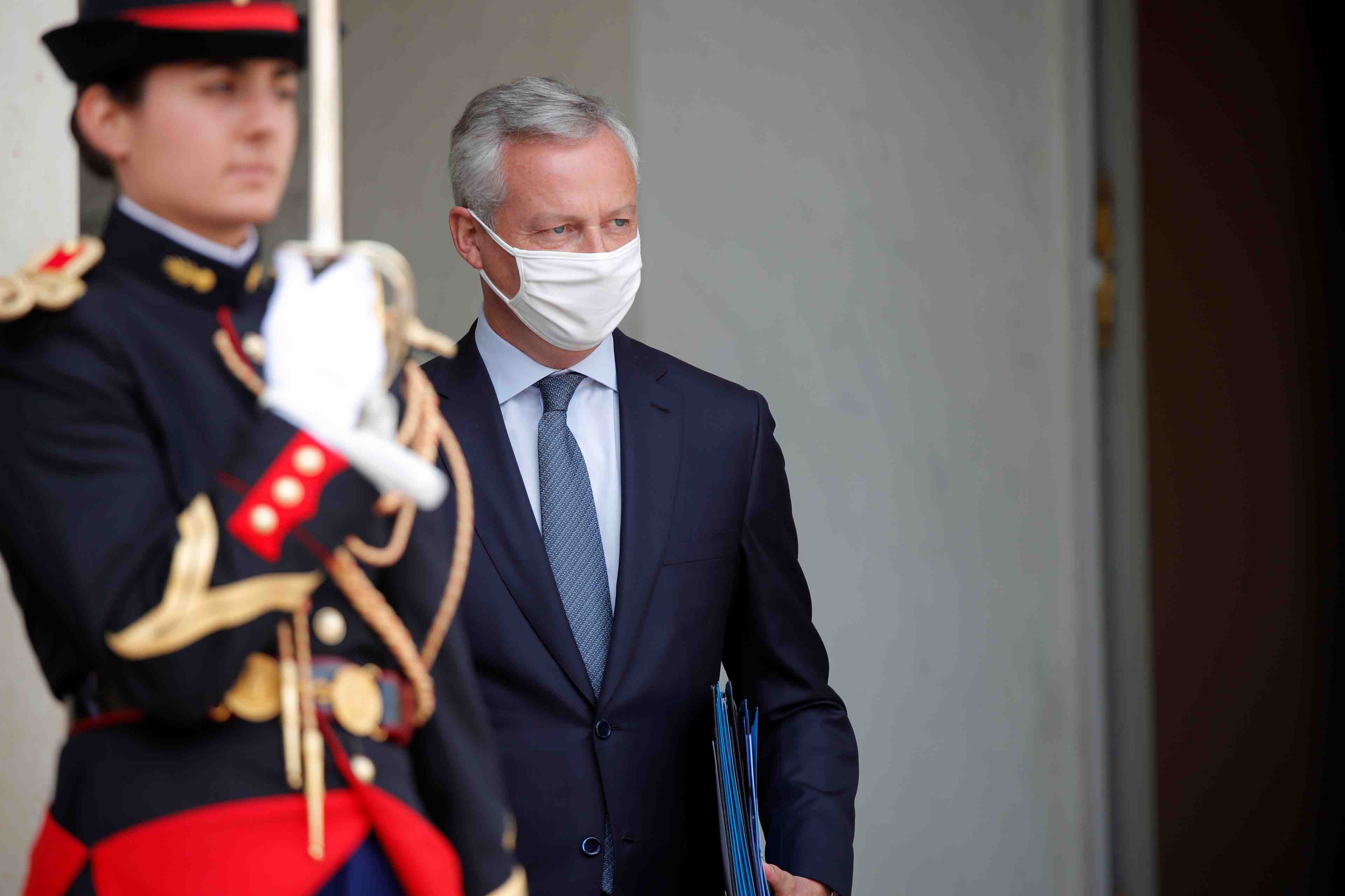 France: la contraction du pib pourrait etre inferieure a 11% en 2020, dit le maire