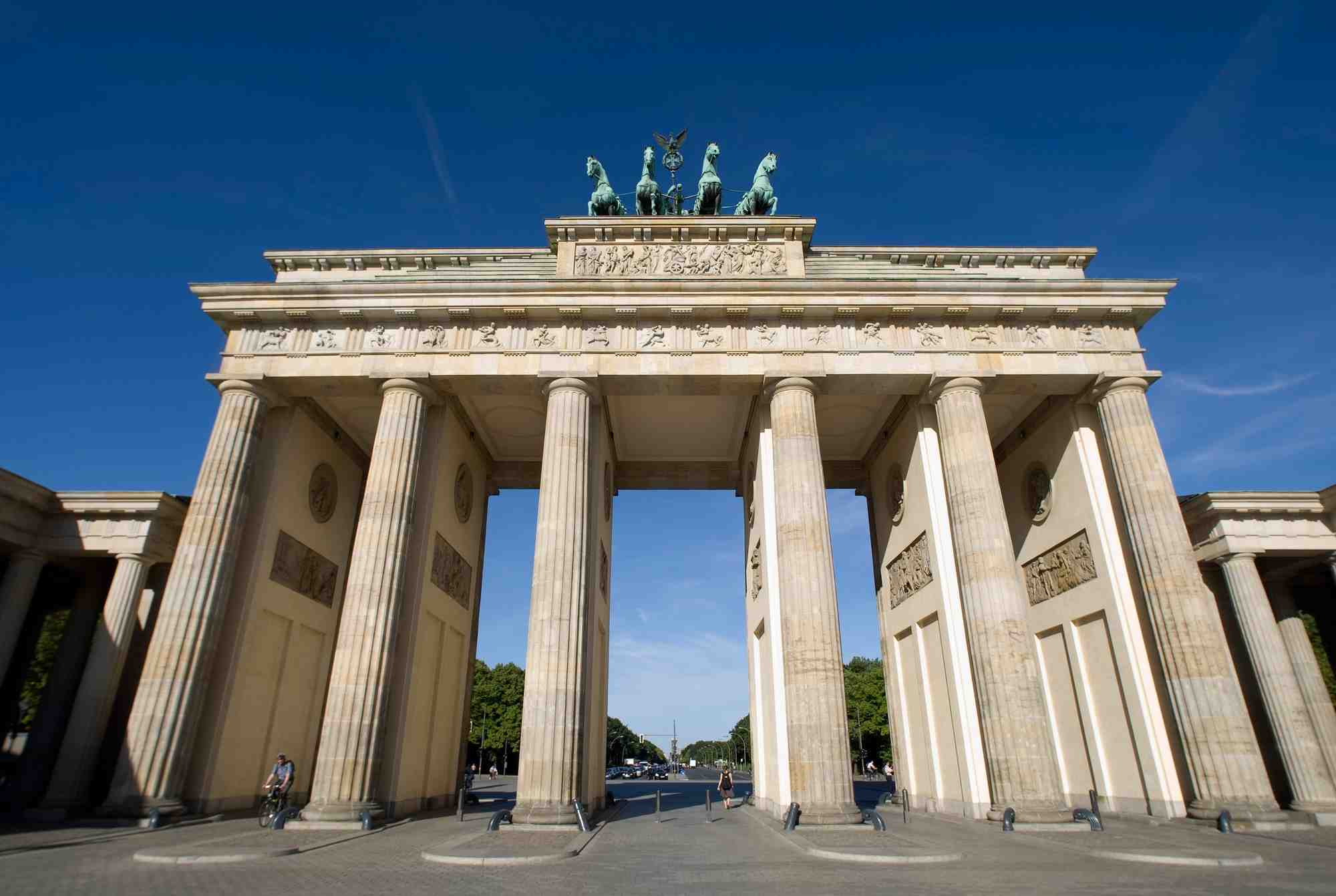 Allemagne: un vehicule fonce dans la foule a berlin, au moins un mort
