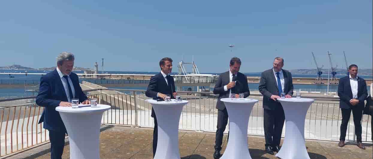 Macron port