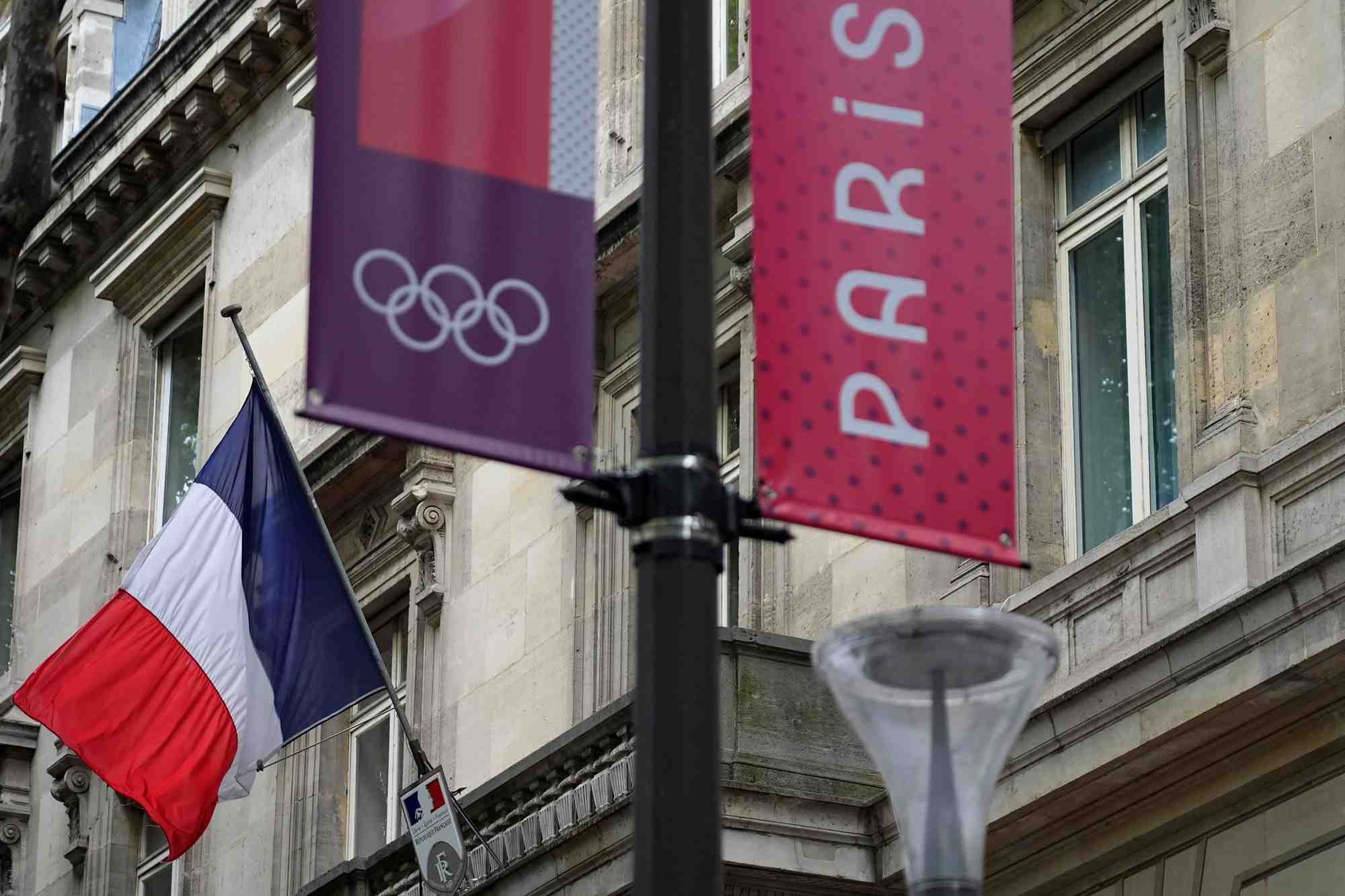 Drapeau francais et bannieres paris 2024