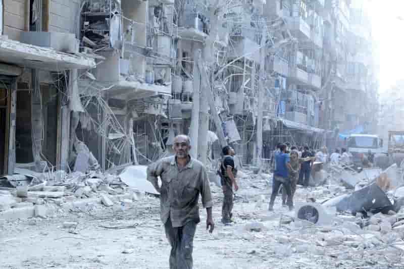 L'aviation syrienne bombarde des zones tenues par les rebelles pres d'alep