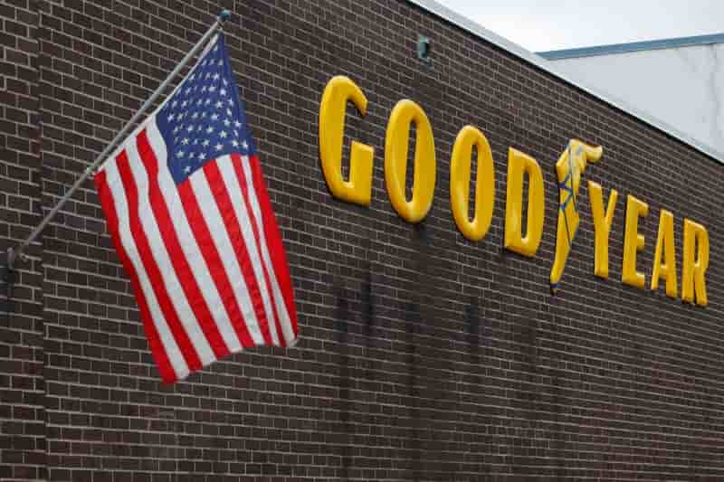 Goodyear annonce un benefice en baisse mais meilleur que prevu