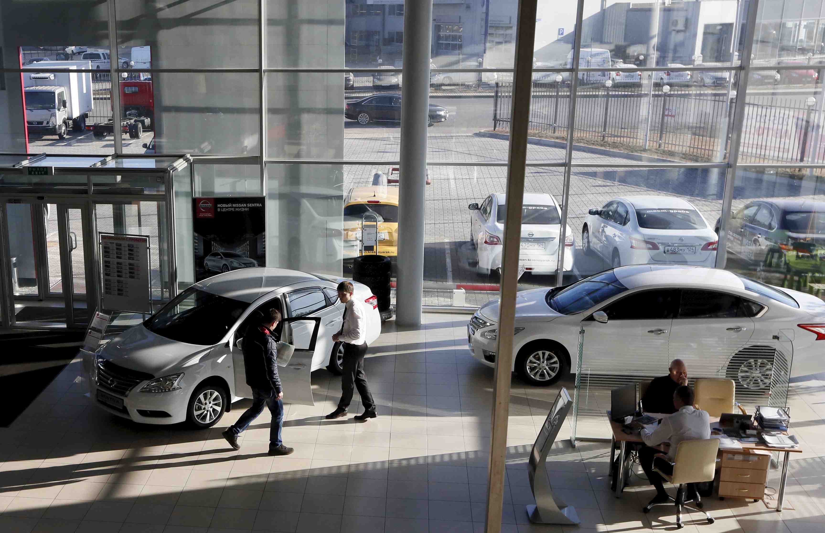 Le marche automobile en russie poursuit sa chute