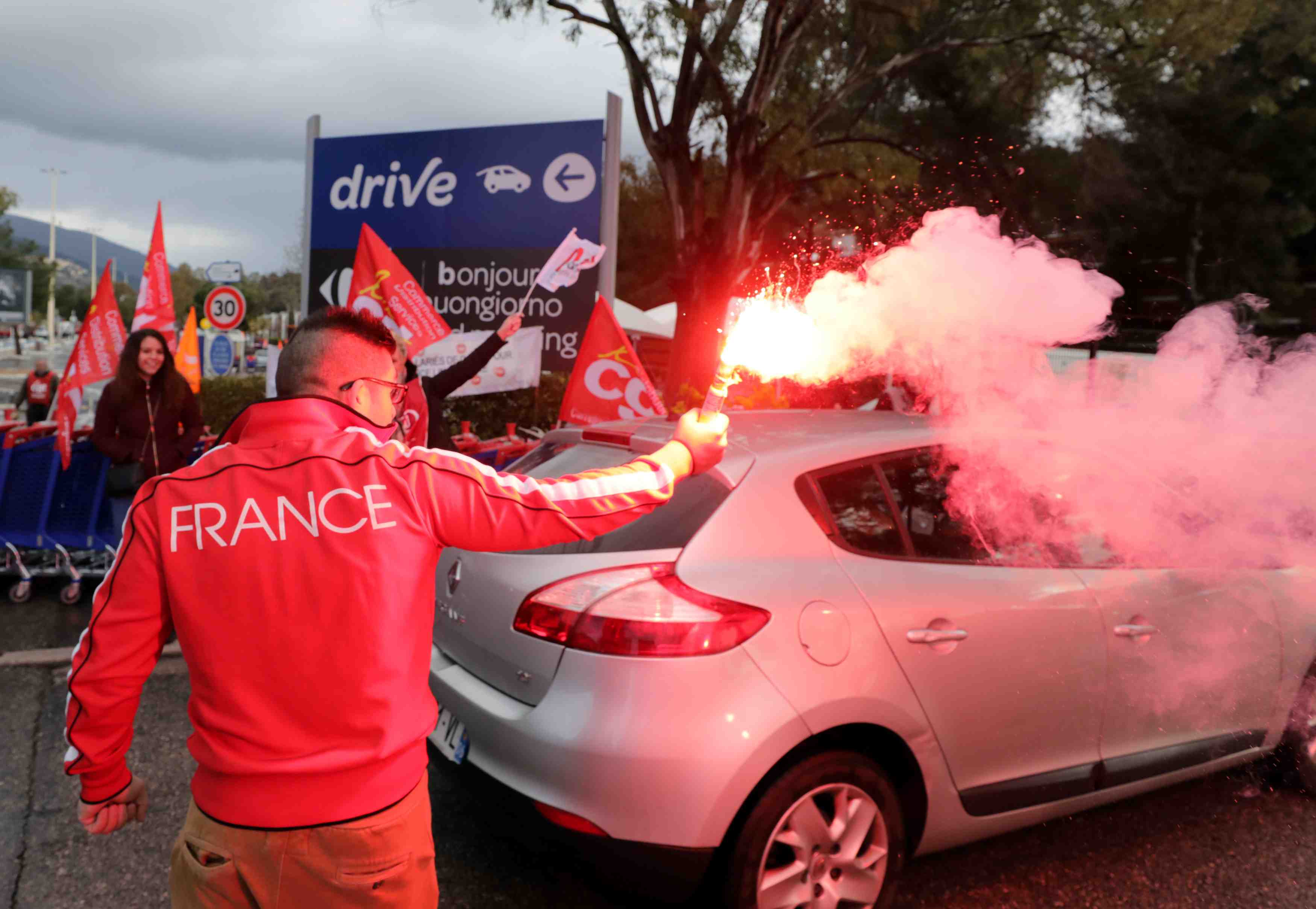 Greve "tres suivie" chez carrefour, selon les syndicats