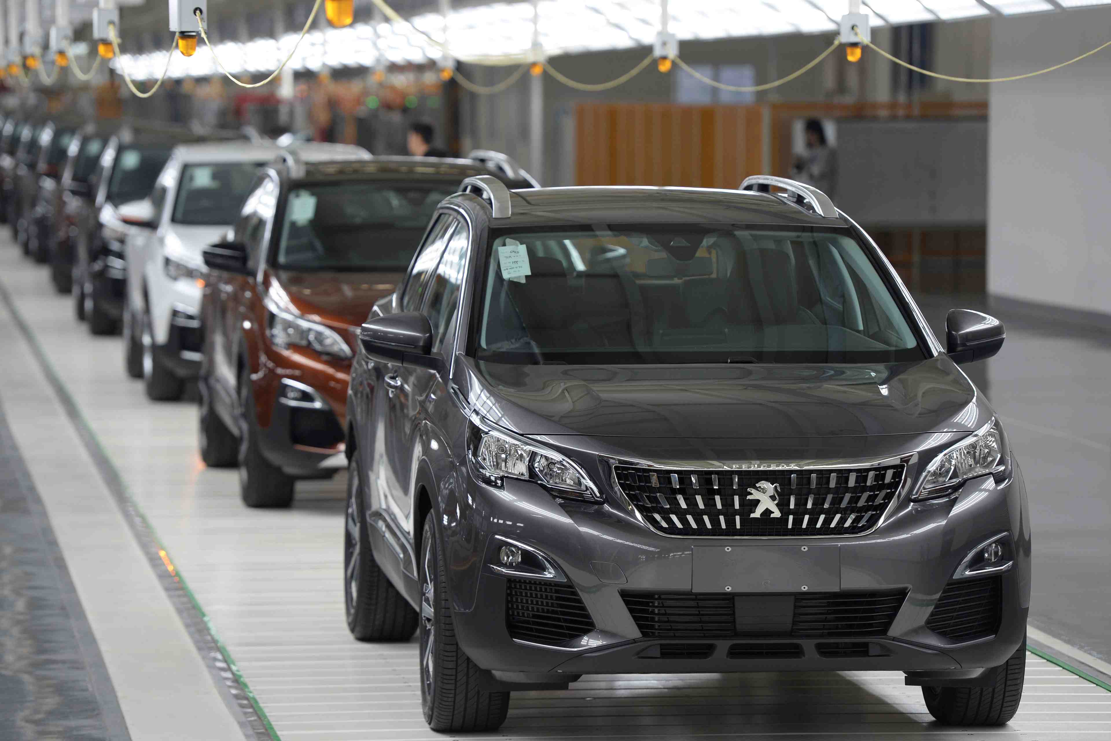 Le co2, epee de damocles des discussions chez psa et renault