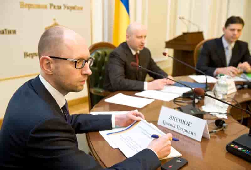 Iatseniouk évoque un remaniement du gouvernement ukrainien